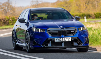 BMW M5 Touring - front action