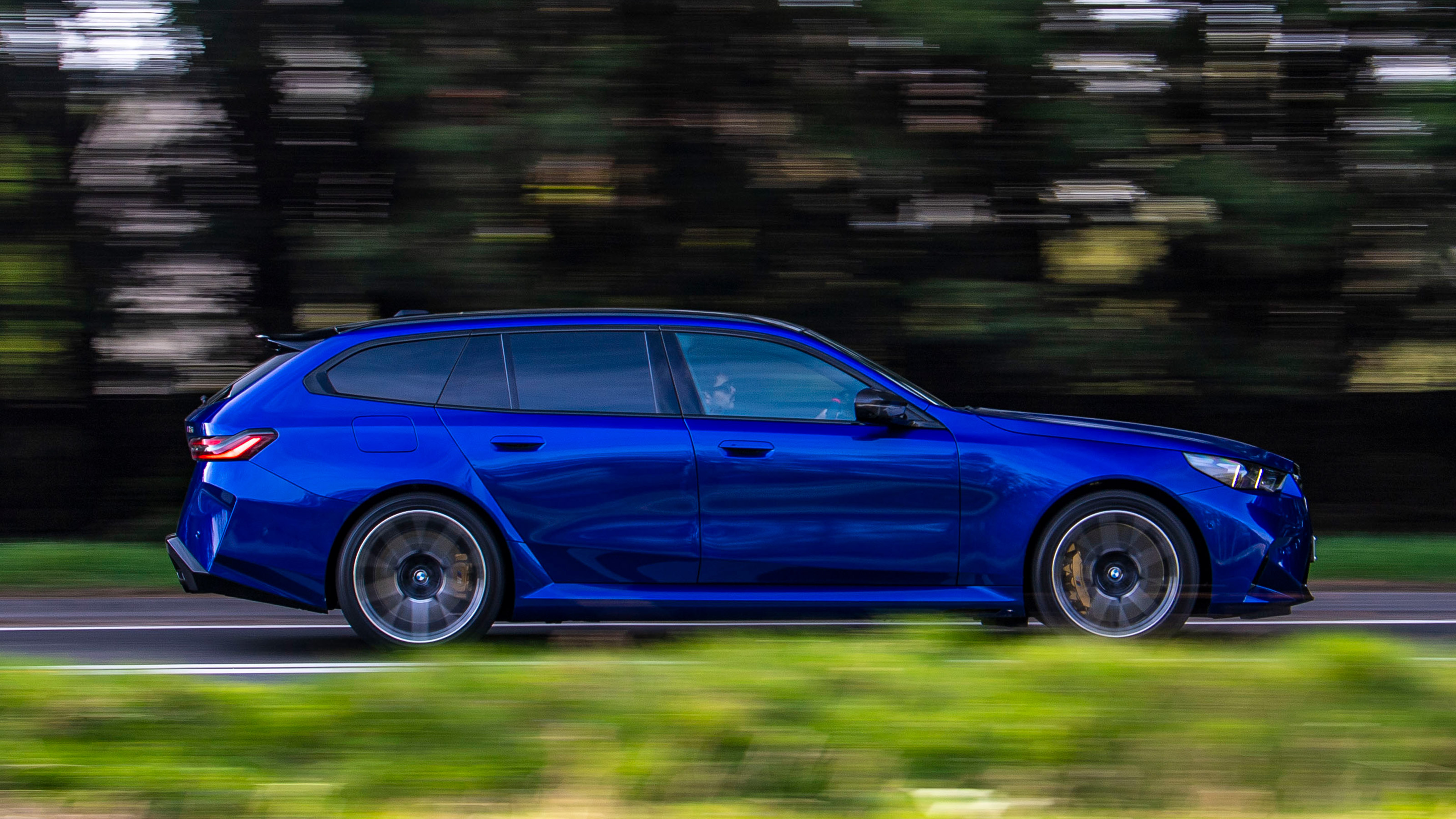 BMW M5 Touring - side