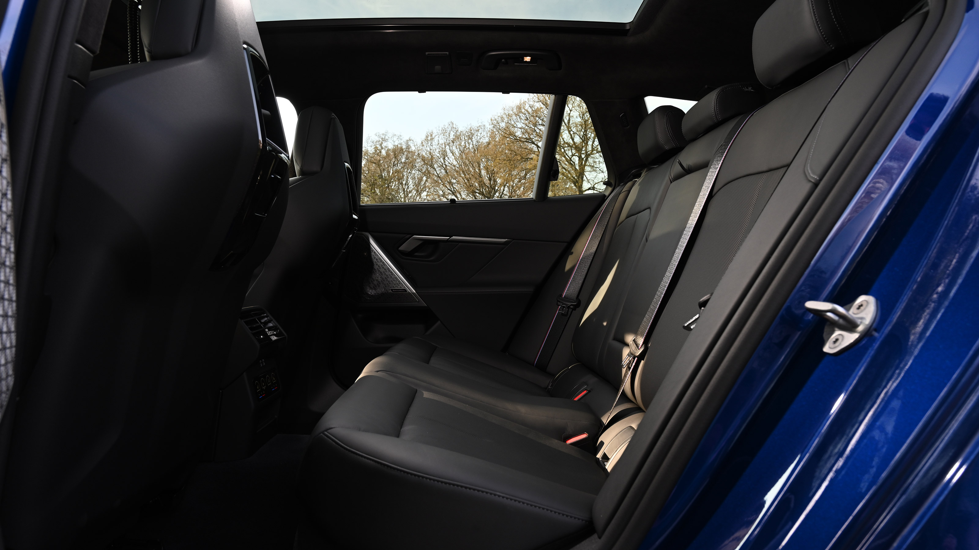 BMW M5 Touring - rear seats
