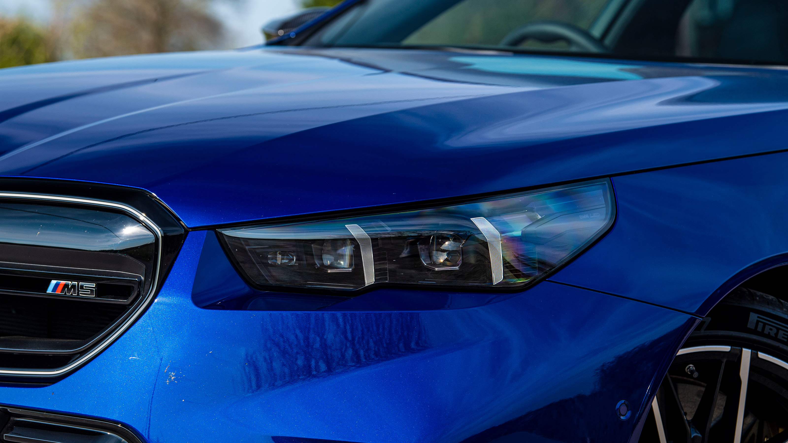 BMW M5 Touring - front light