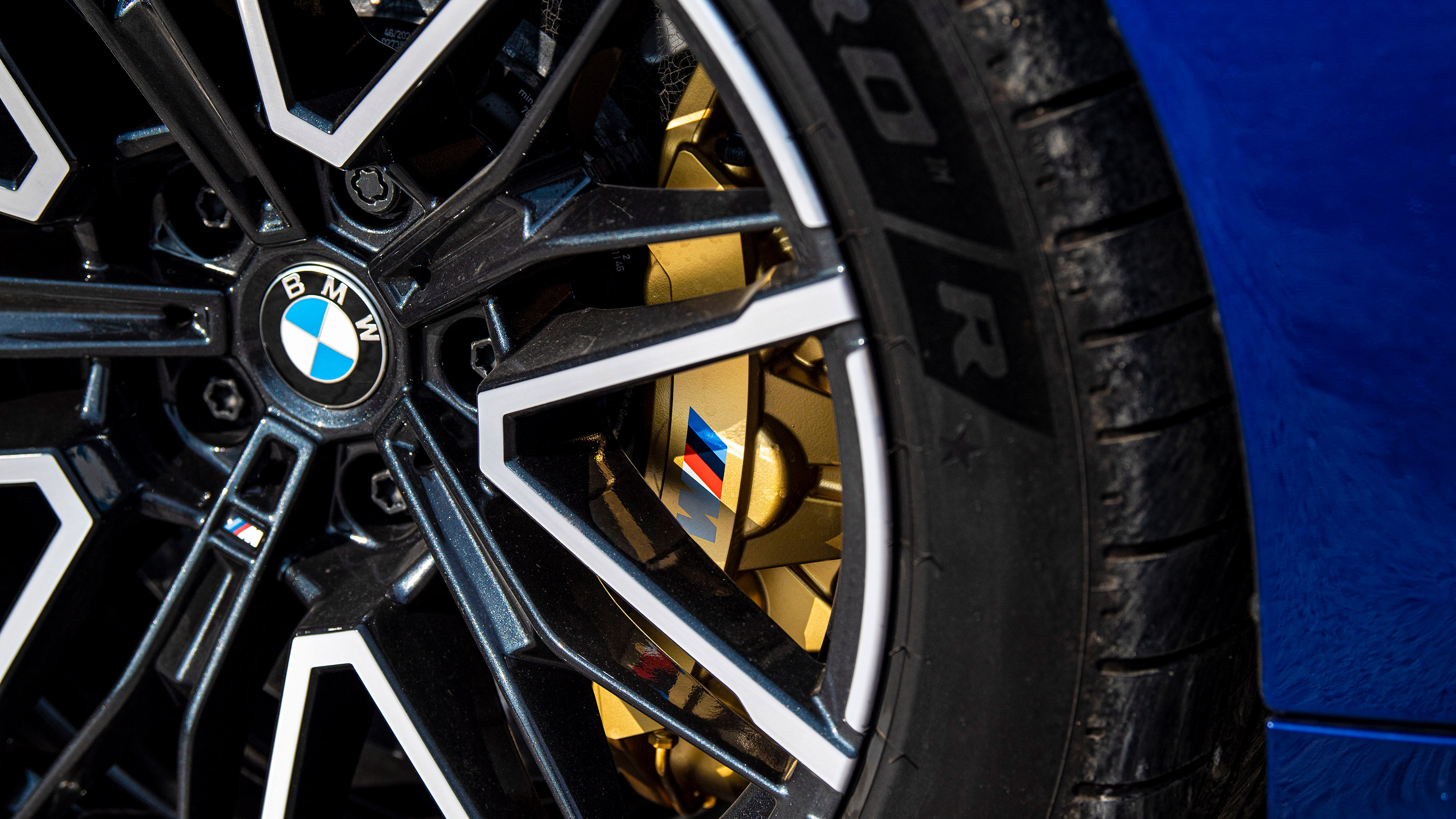 BMW M5 Touring - brake caliper