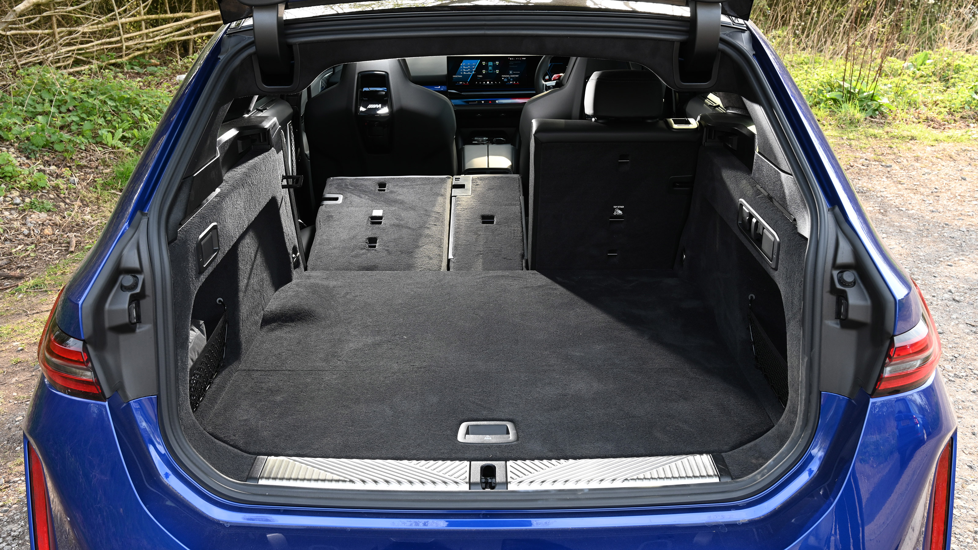 BMW M5 Touring - boot