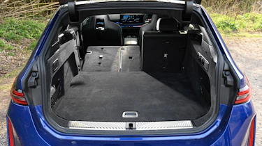 BMW M5 Touring - boot