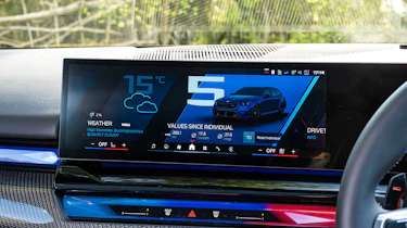 BMW M5 Touring - screen