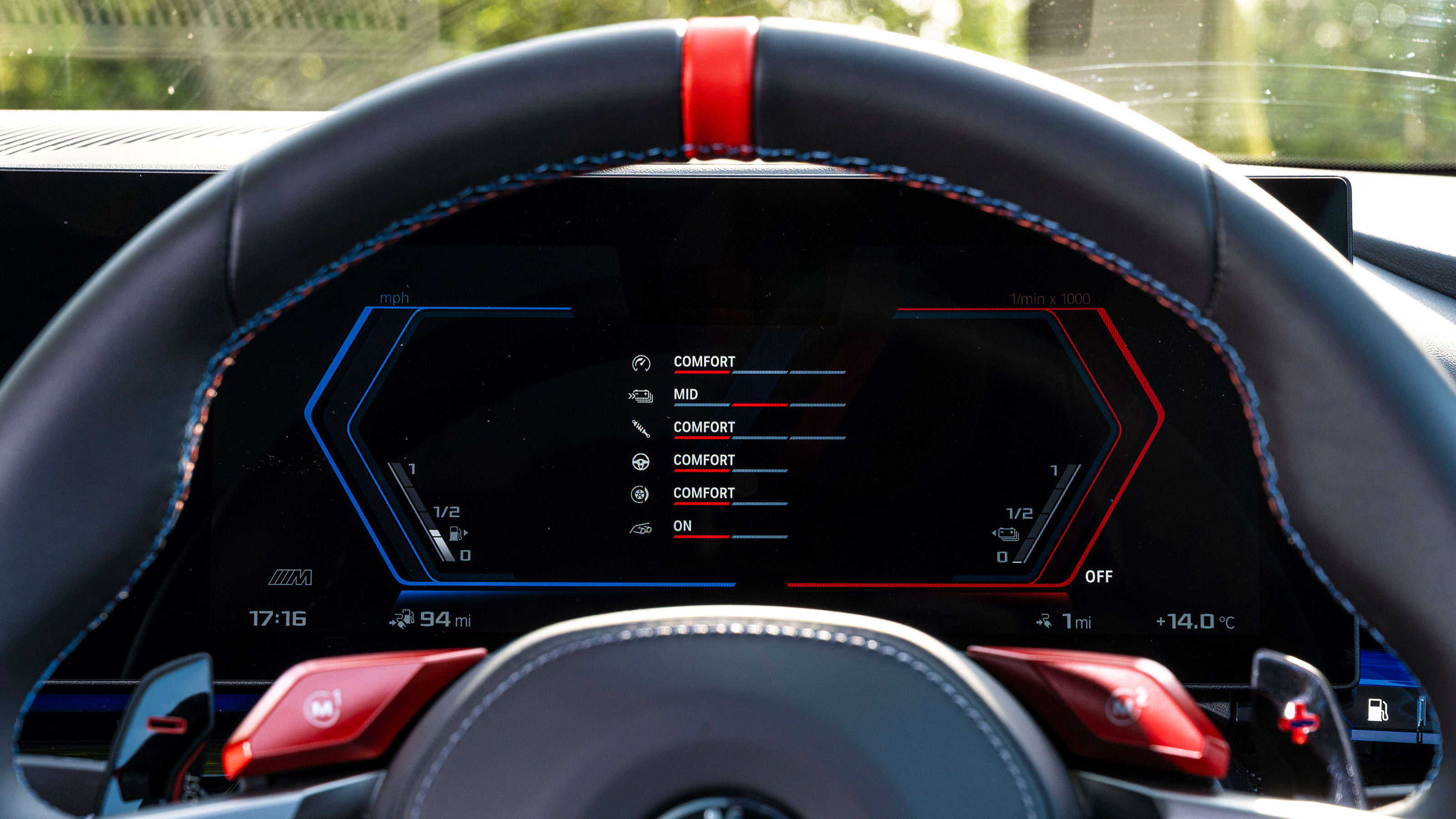 BMW M5 Touring - dials