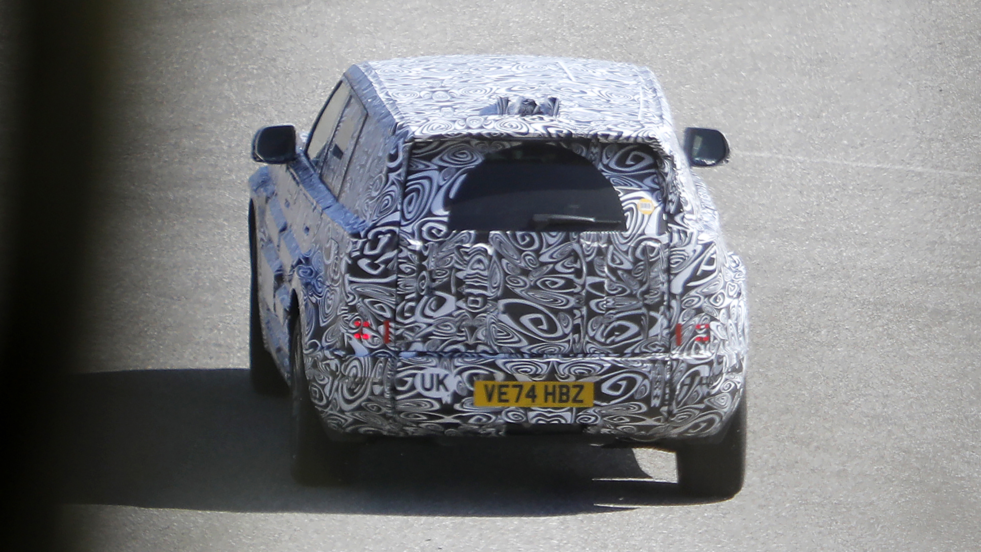 Baby Electric Land Rover Defender Sport - rear end