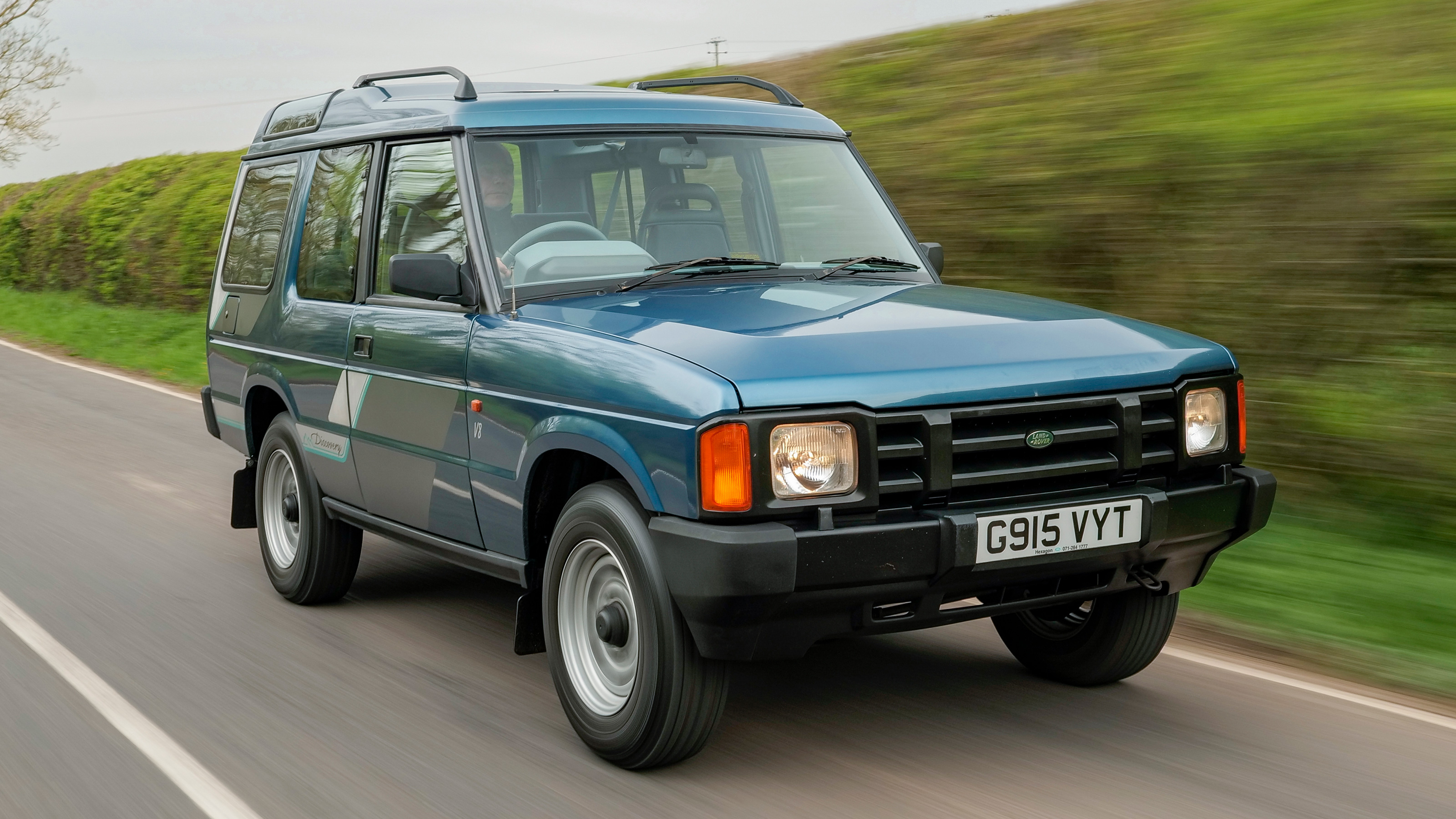 Land Rover Discovery - front tracking