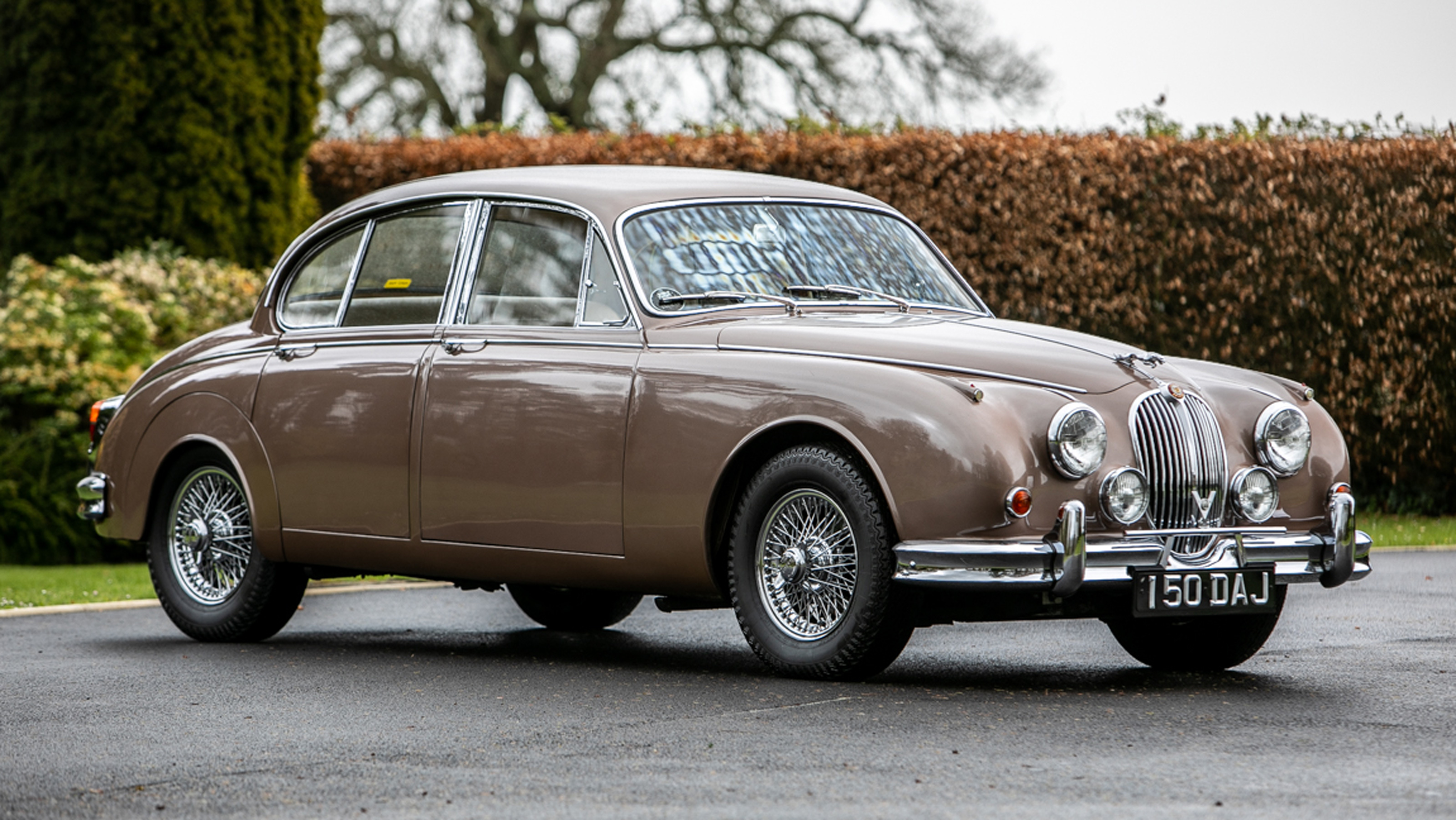Jaguar Mk2 - front static