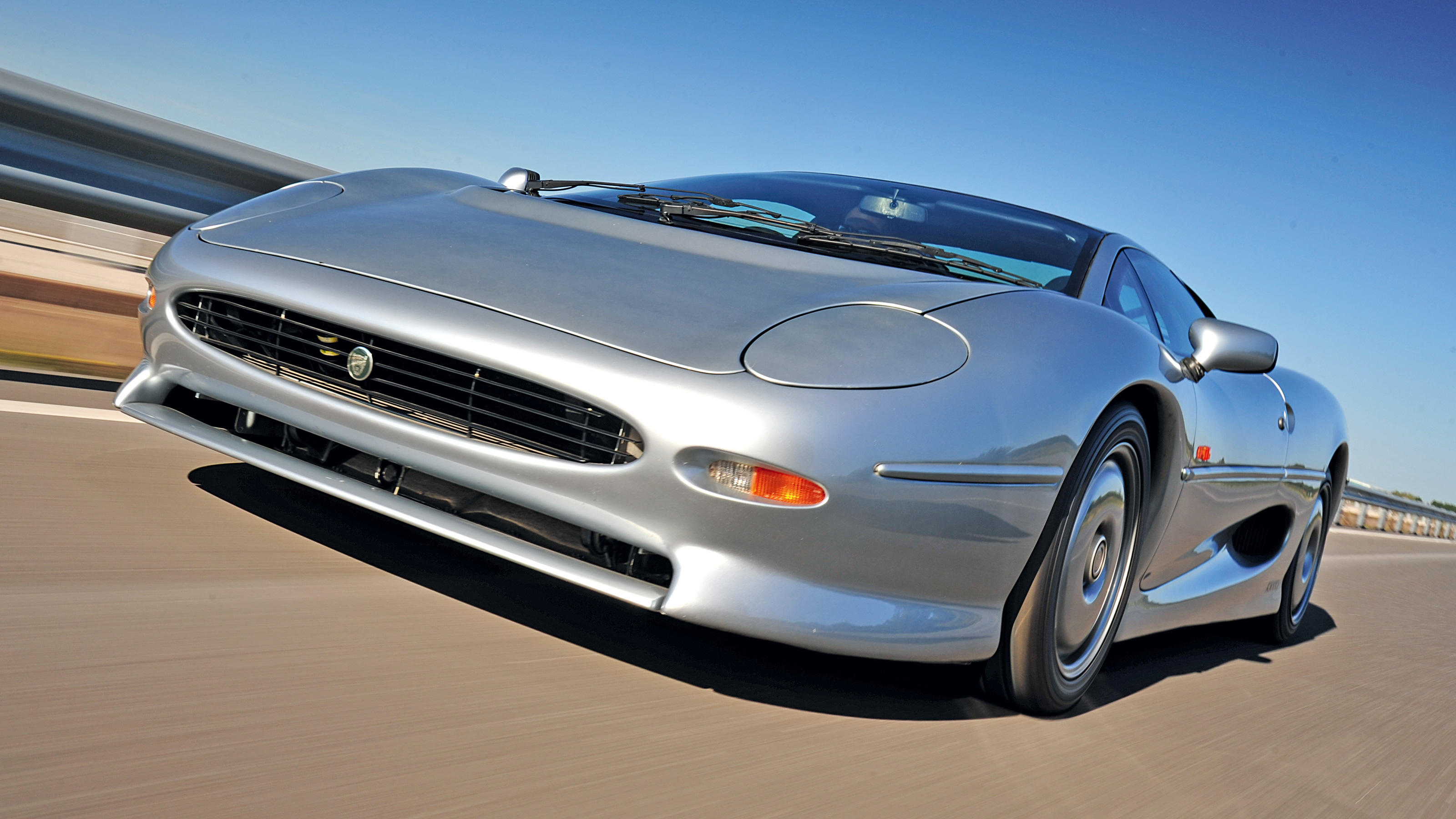Jaguar XJ220 - front tracking