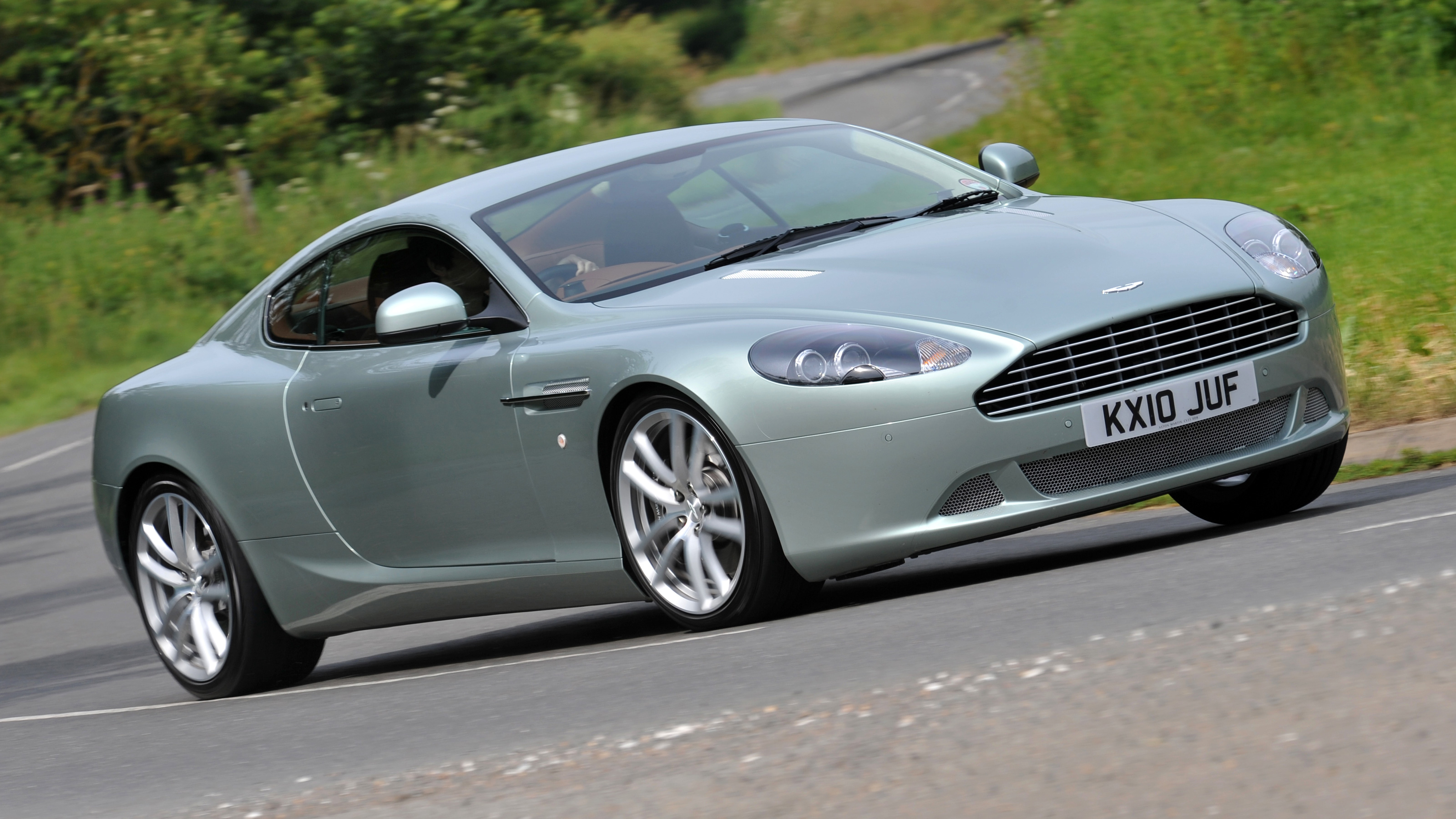 Aston Martin DB9 - front cornering