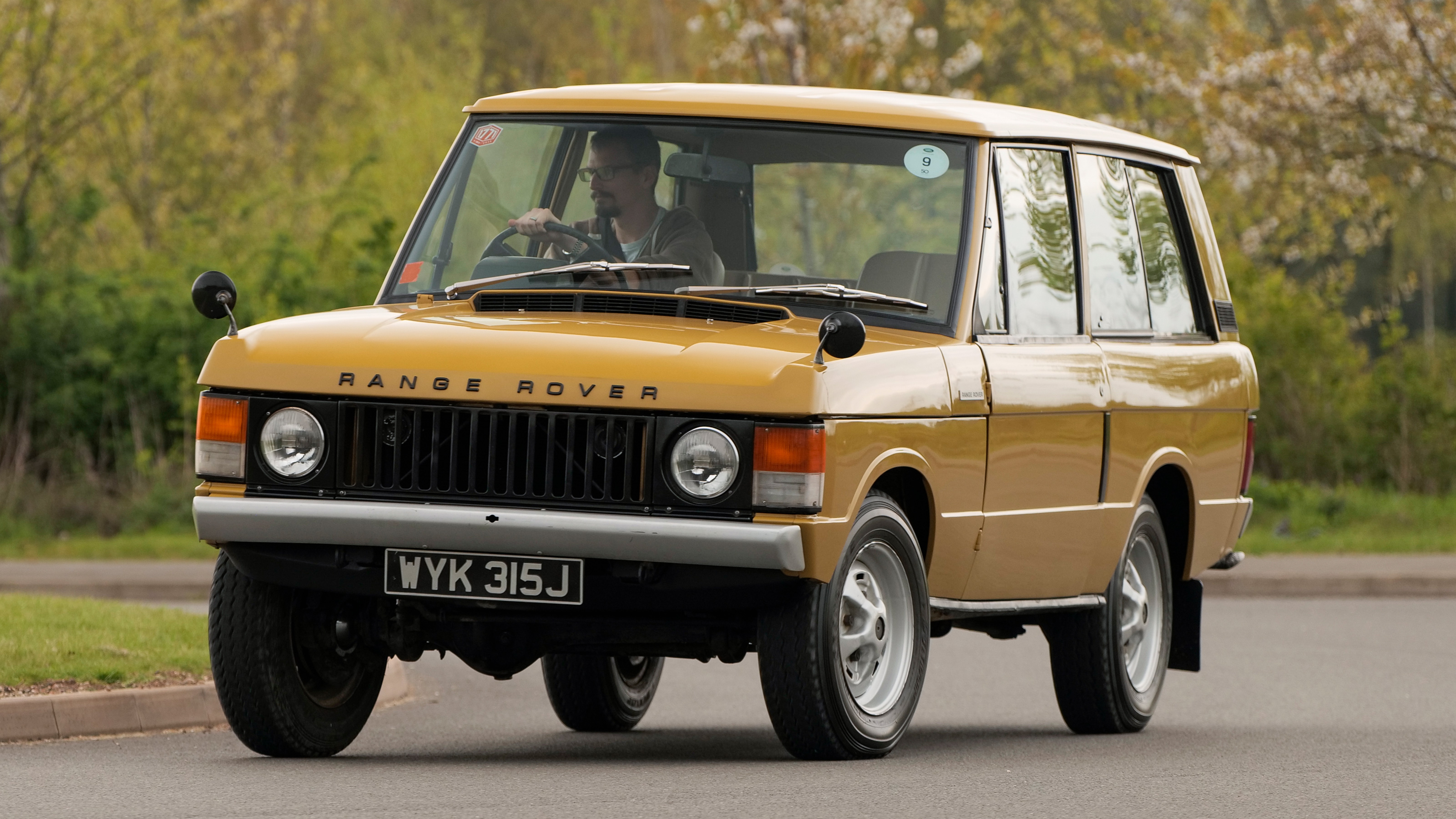 Land Rover Range Rover - front dynamic