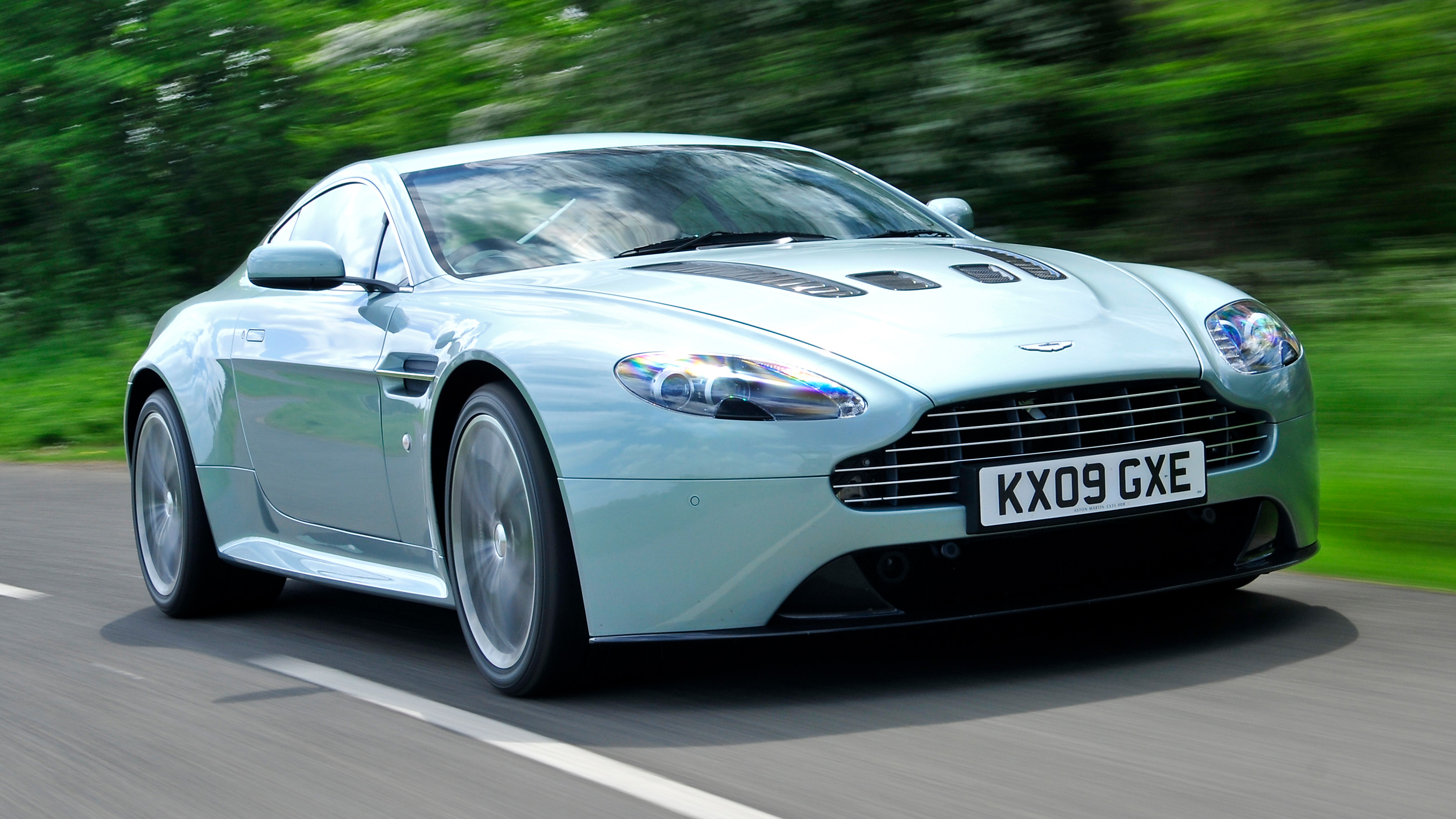 Aston Martin Vantage - front tracking