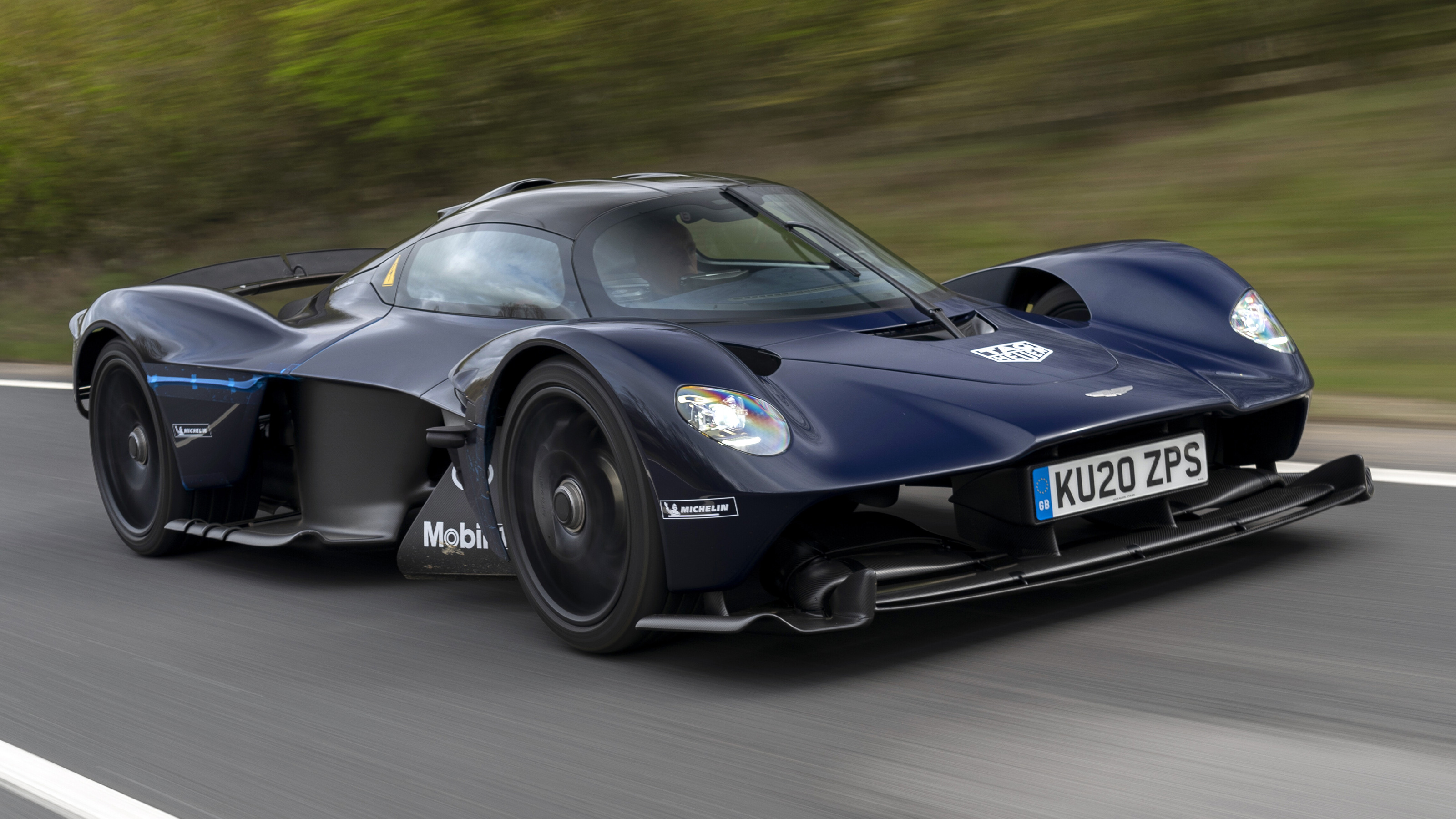 Aston Martin Valkyrie - front tracking