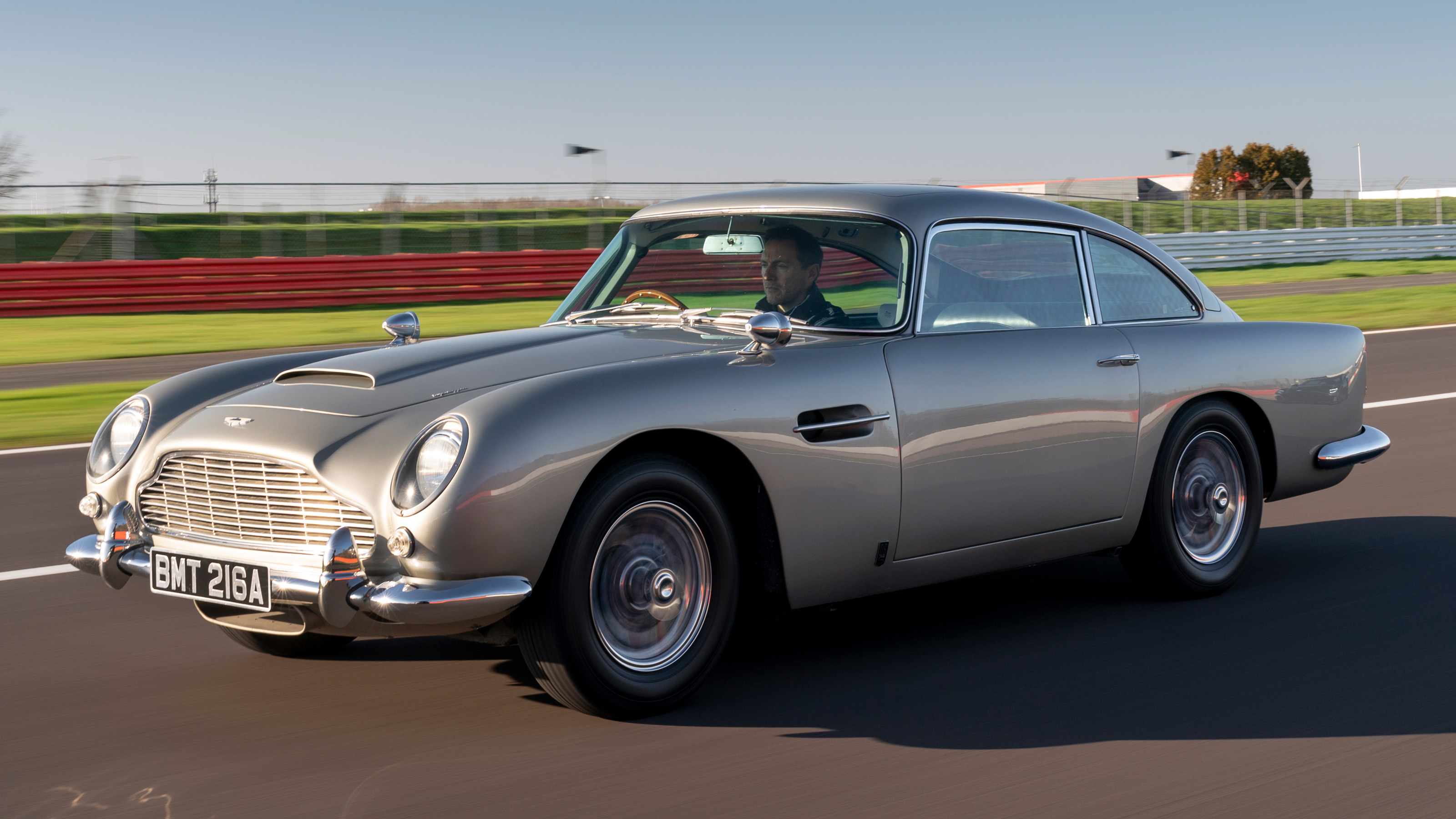 Aston Martin DB5 - front tracking