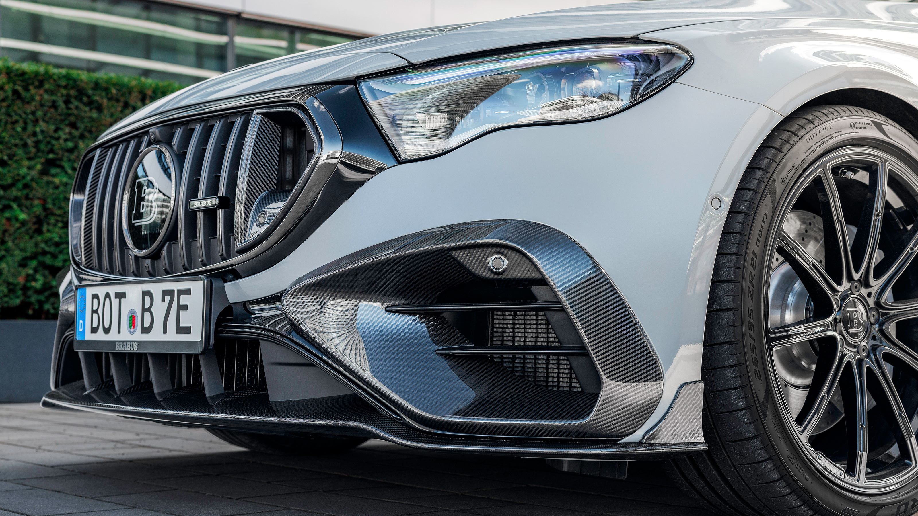 Brabus 700 - front end