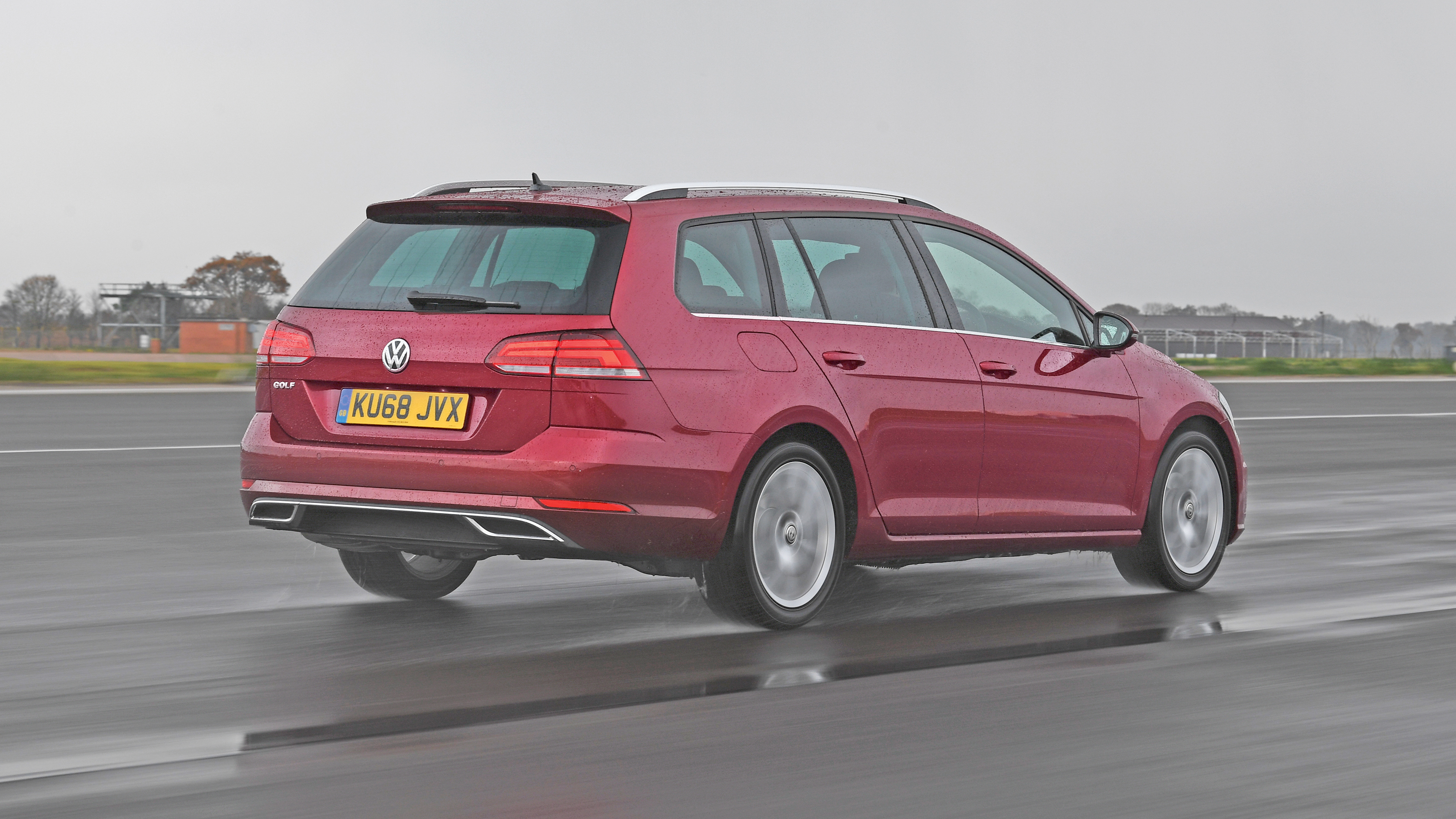 Volkswagen Golf Estate - rear tracking