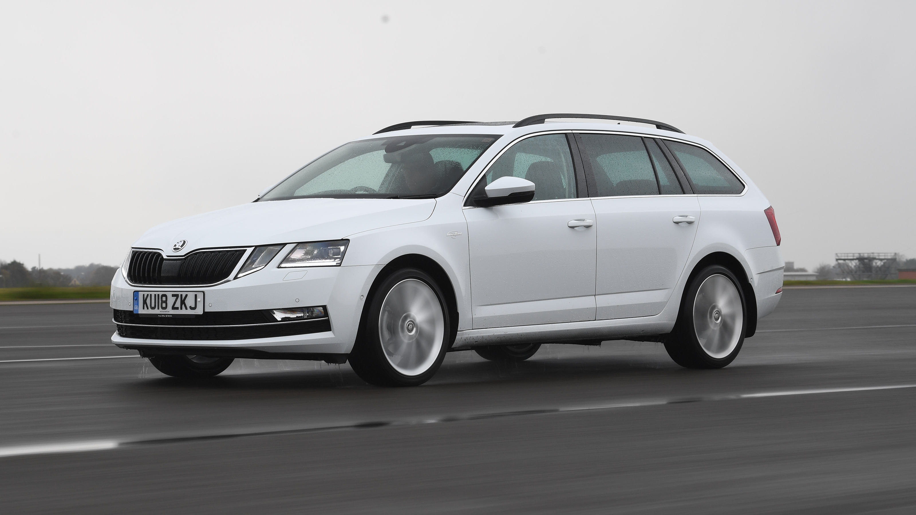 Skoda Octavia Estate - front tracking