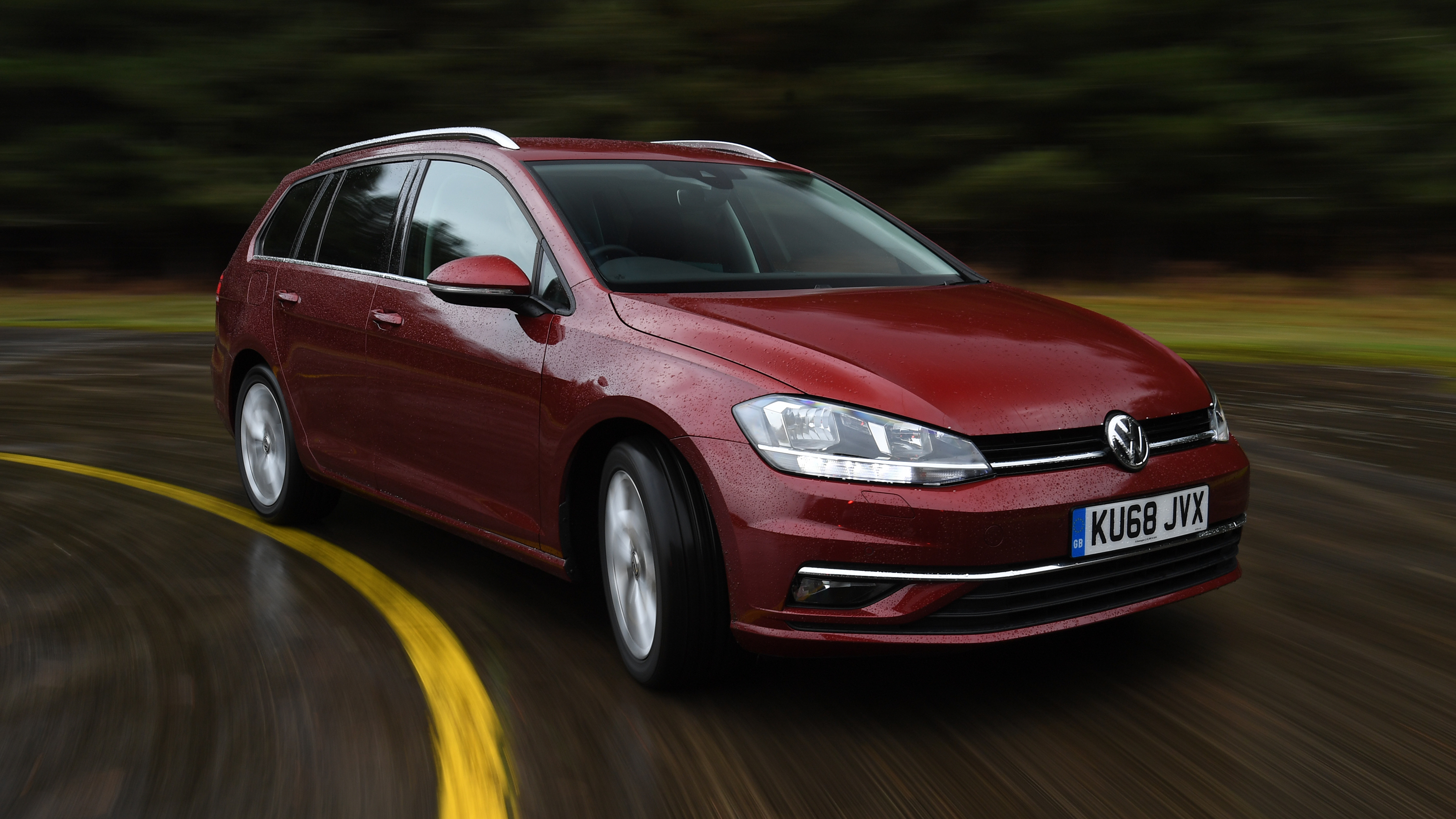Volkswagen Golf Estate - front cornering