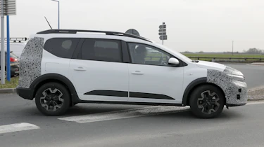 Dacia Jogger facelift (camouflaged) - side