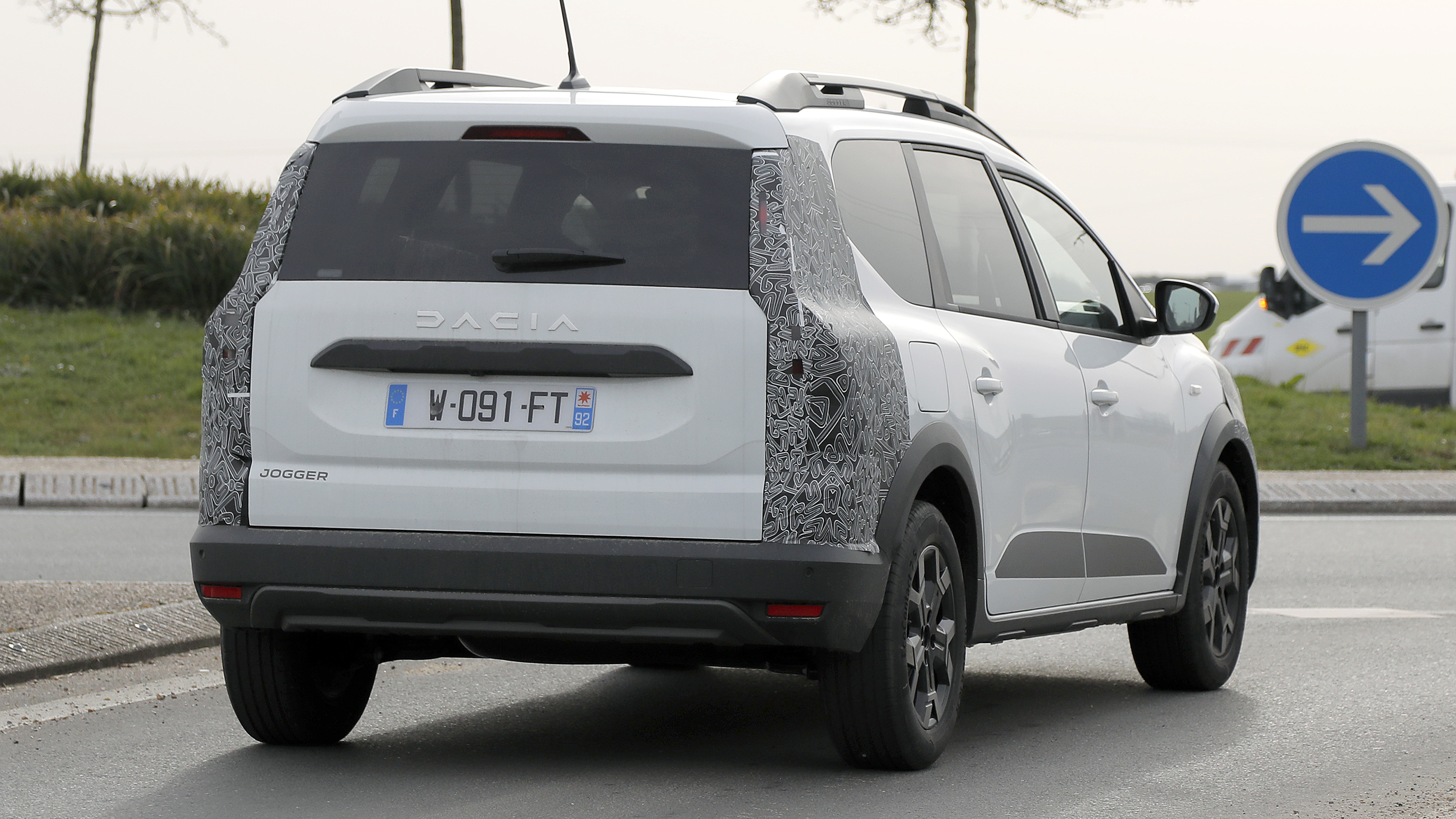 Dacia Jogger facelift (camouflaged) - rear