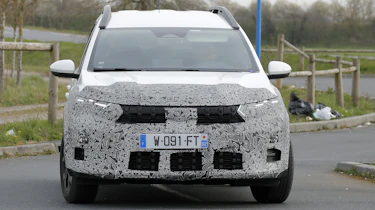 Dacia Jogger facelift (camouflaged) - front