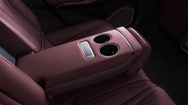 Denza Z9GT - cup holders