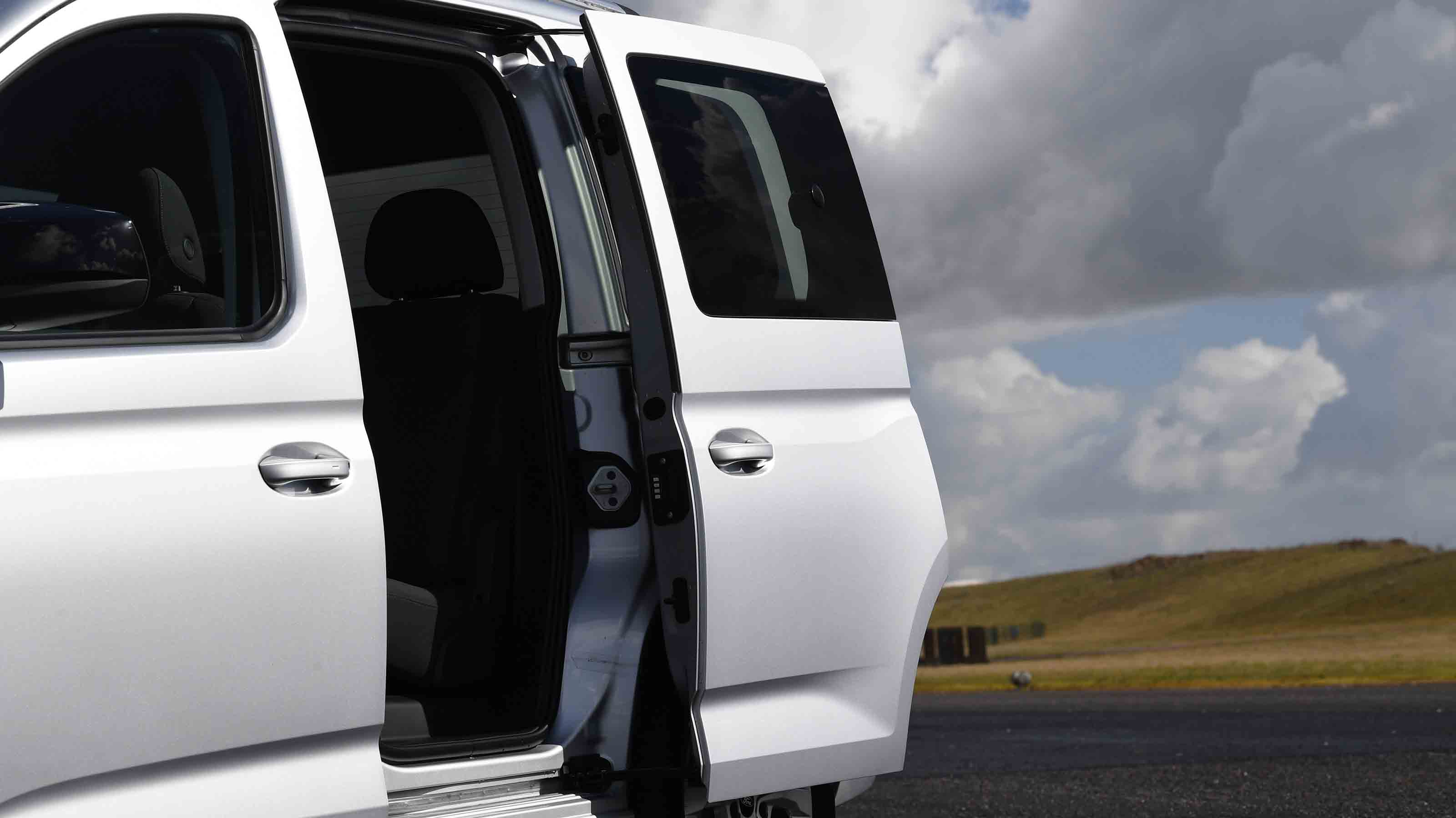 Ford Tourneo Connect - sliding side doors