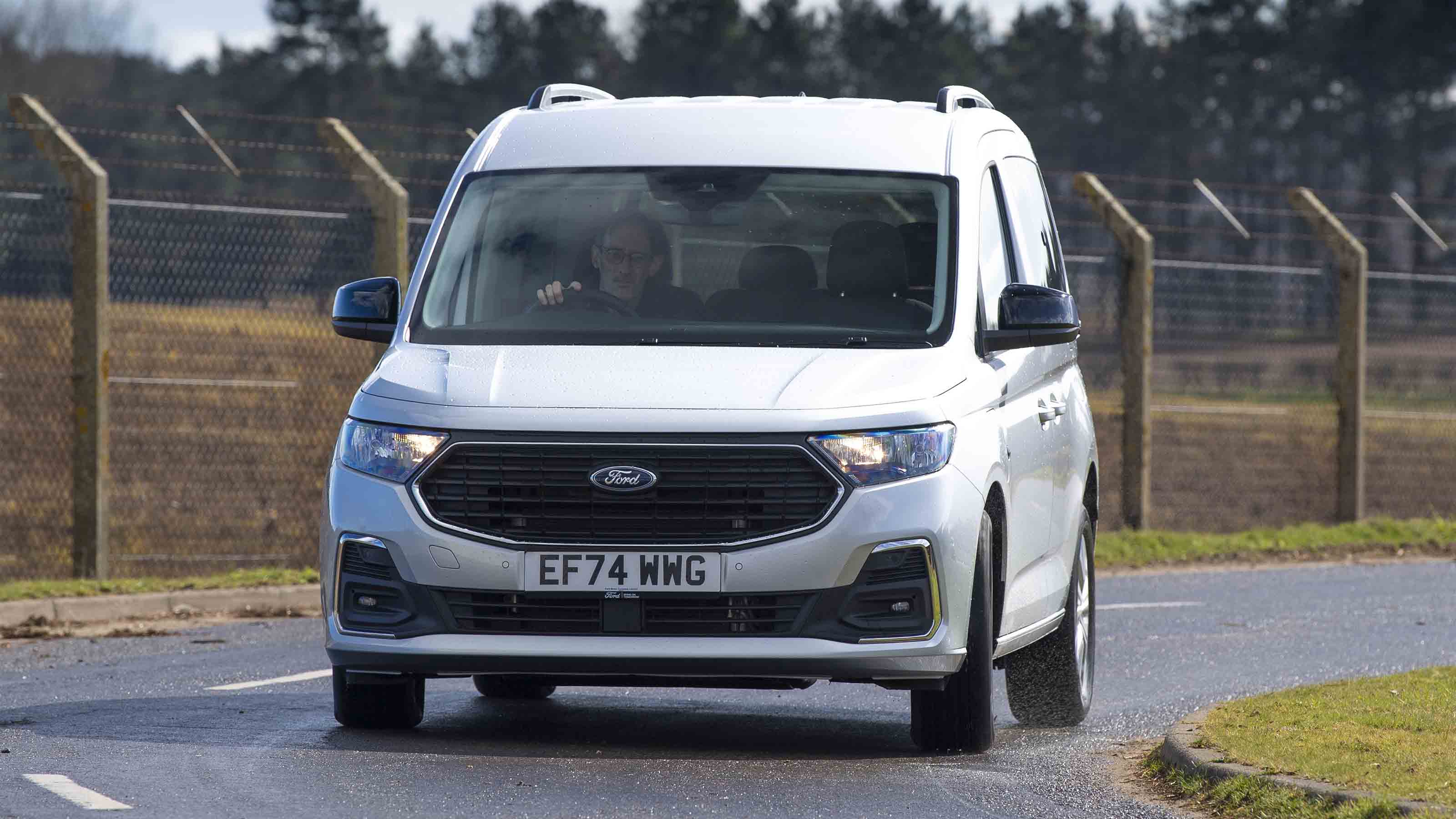 Ford Tourneo Connect - front, full width