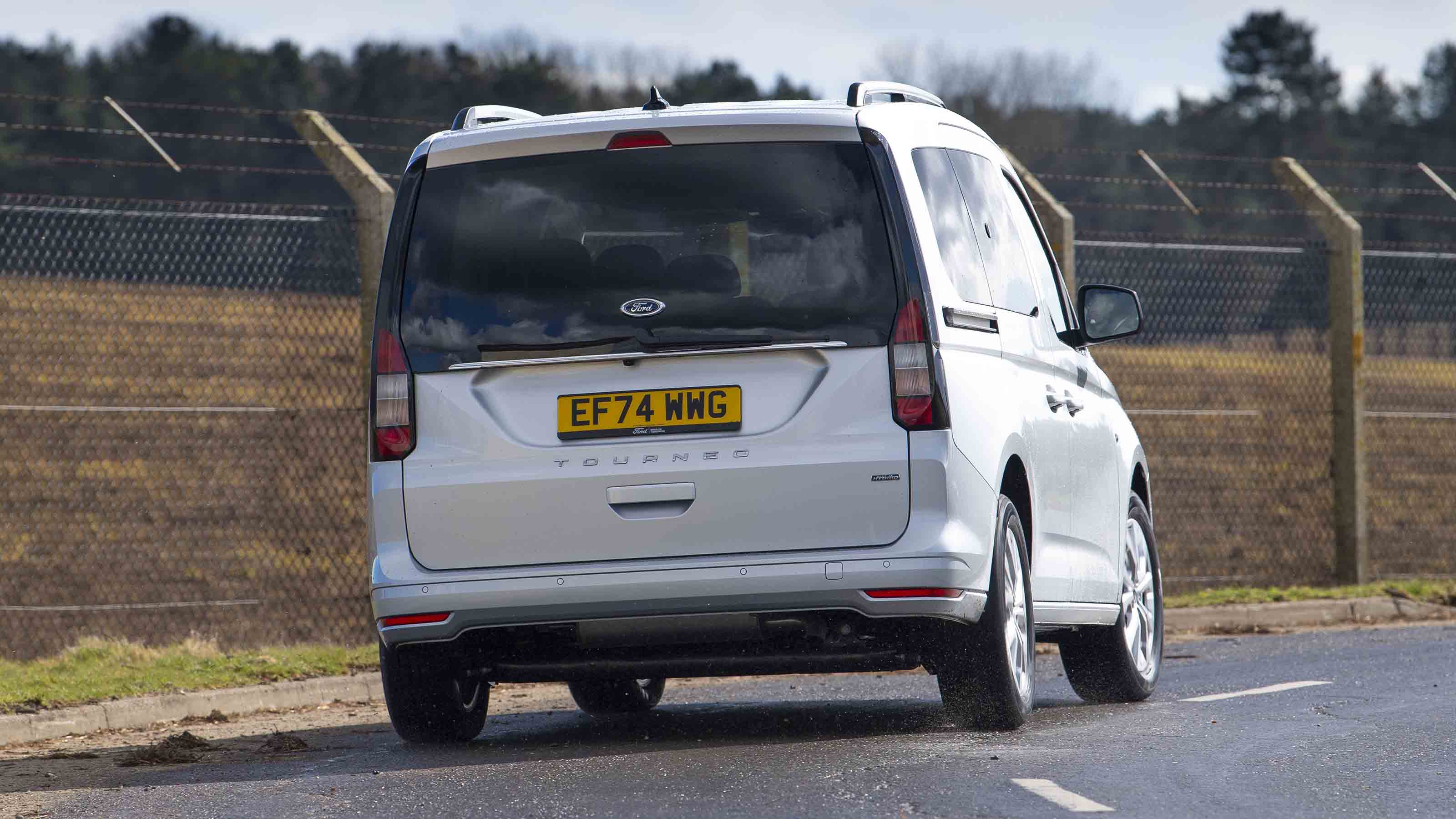 Ford Tourneo Connect - rear cornering