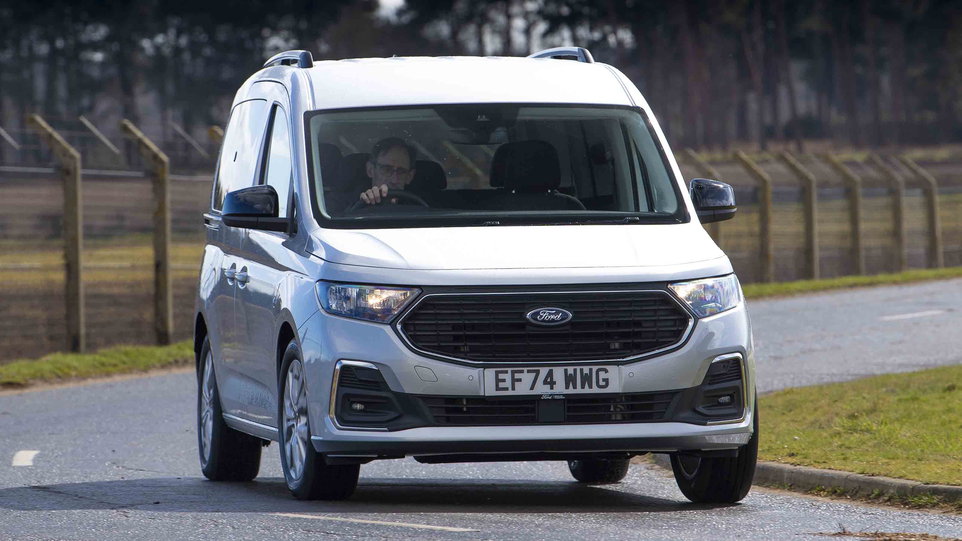 Ford Tourneo Connect - front cornering