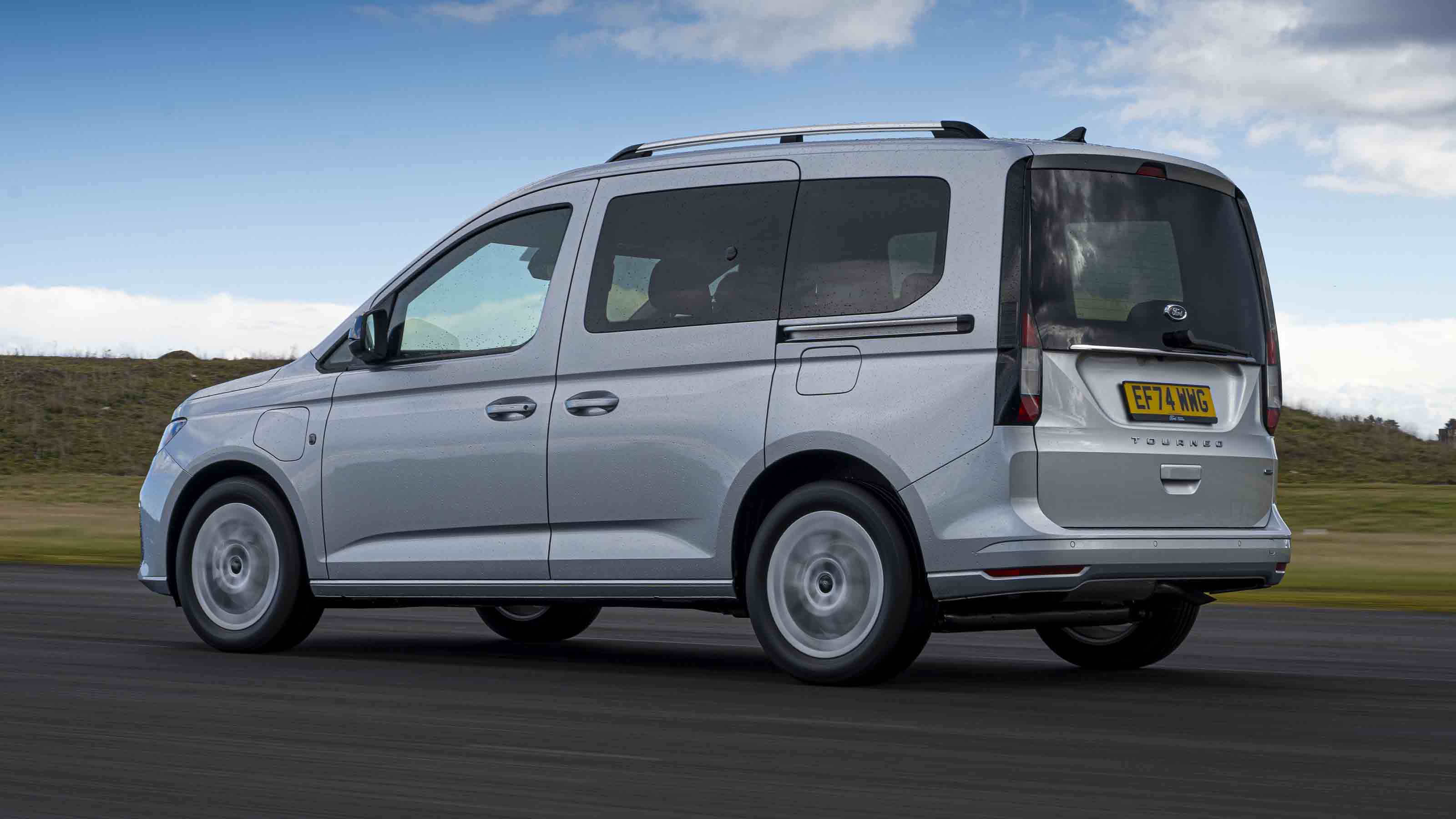 Ford Tourneo Connect - rear tracking