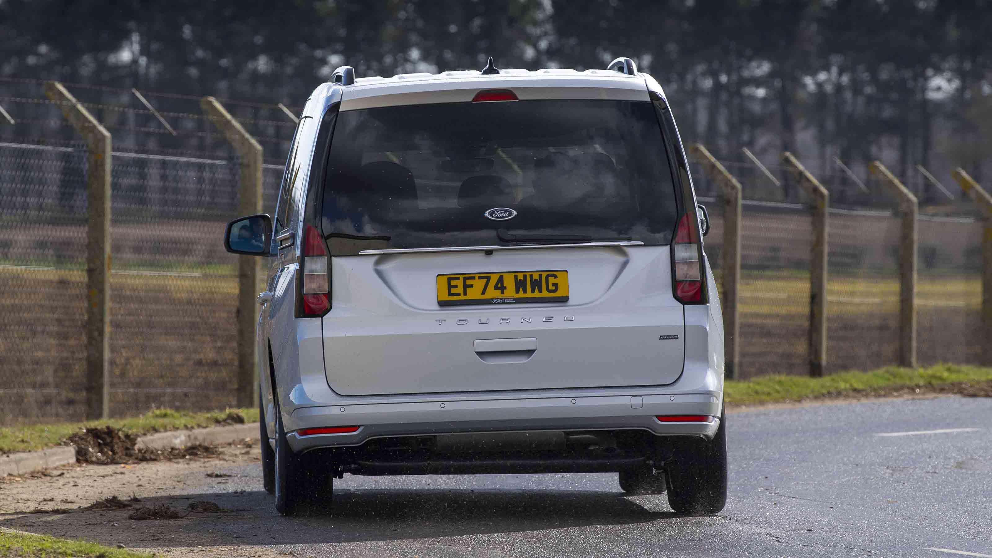 Ford Tourneo Connect - rear, full width