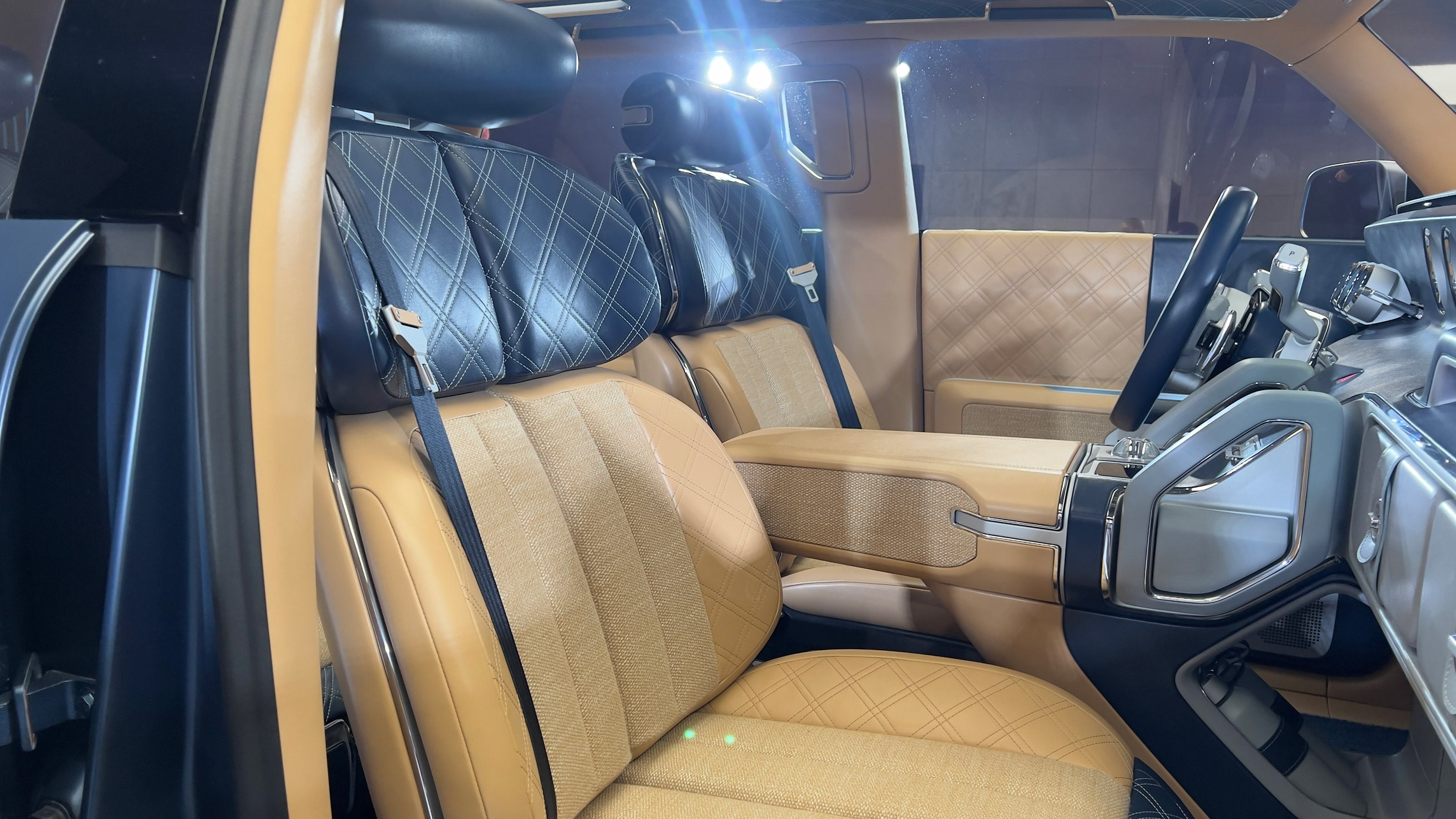 Genesis X Gran Equator studio - seats