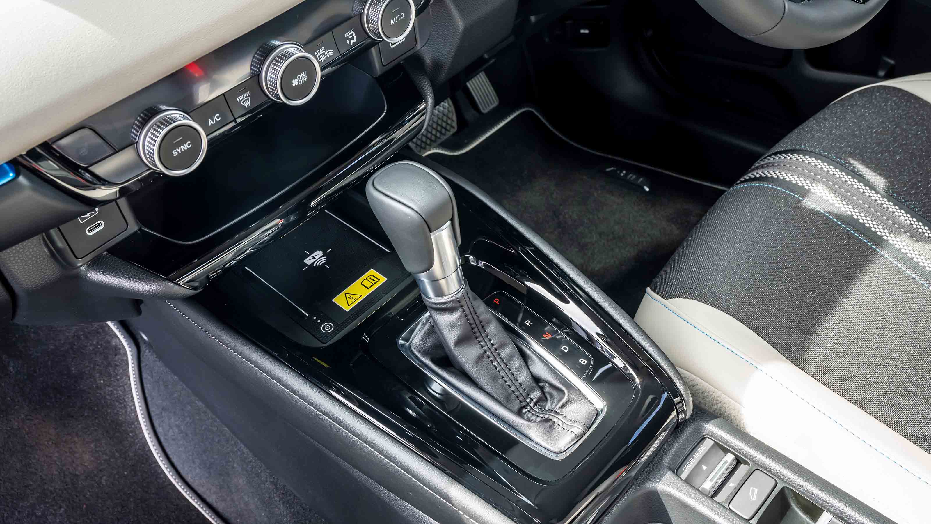 Honda HR-V - gear lever, alt