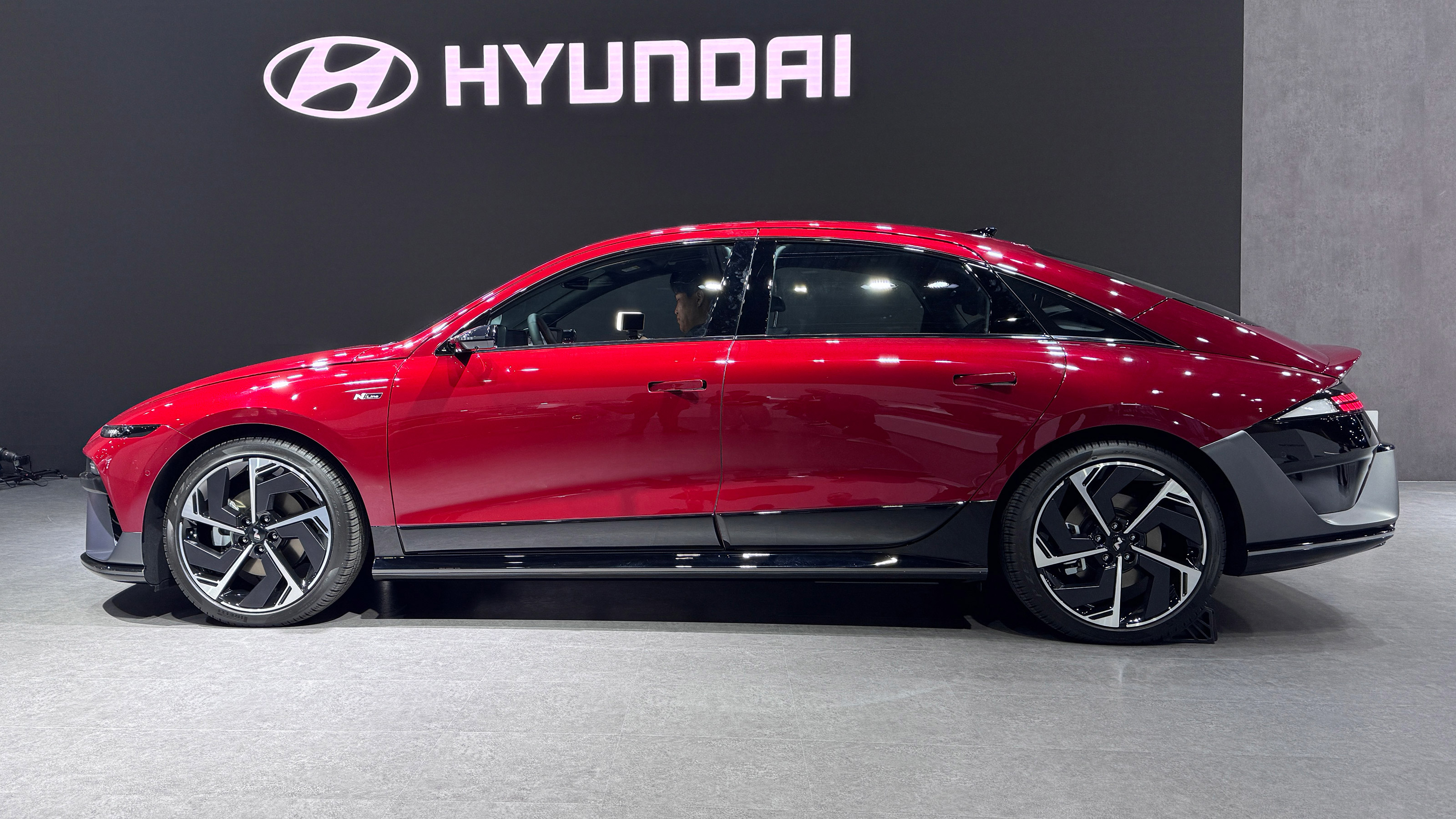 Hyundai Ioniq 6 facelift - side show