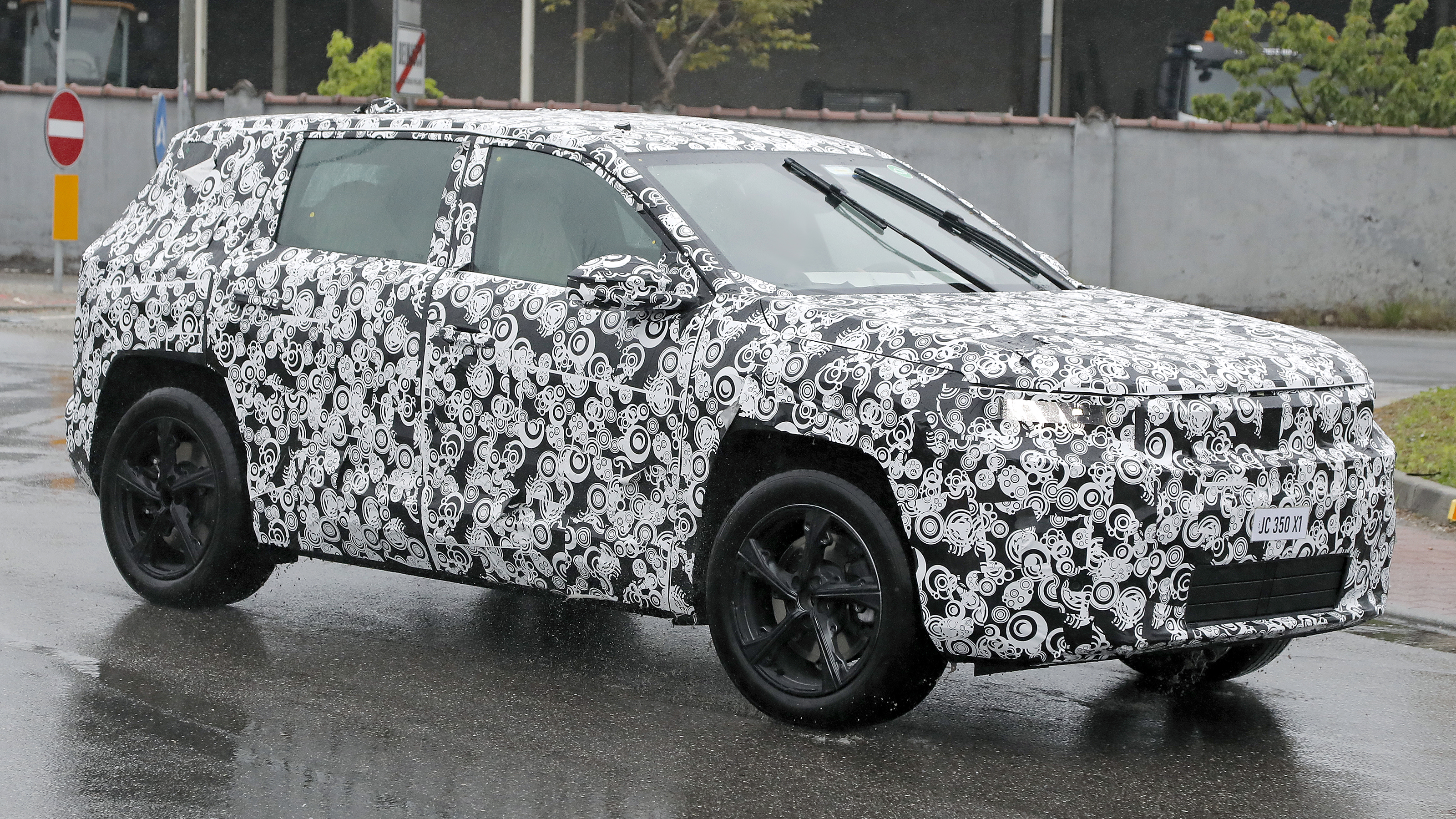 Jeep Compass - front angled