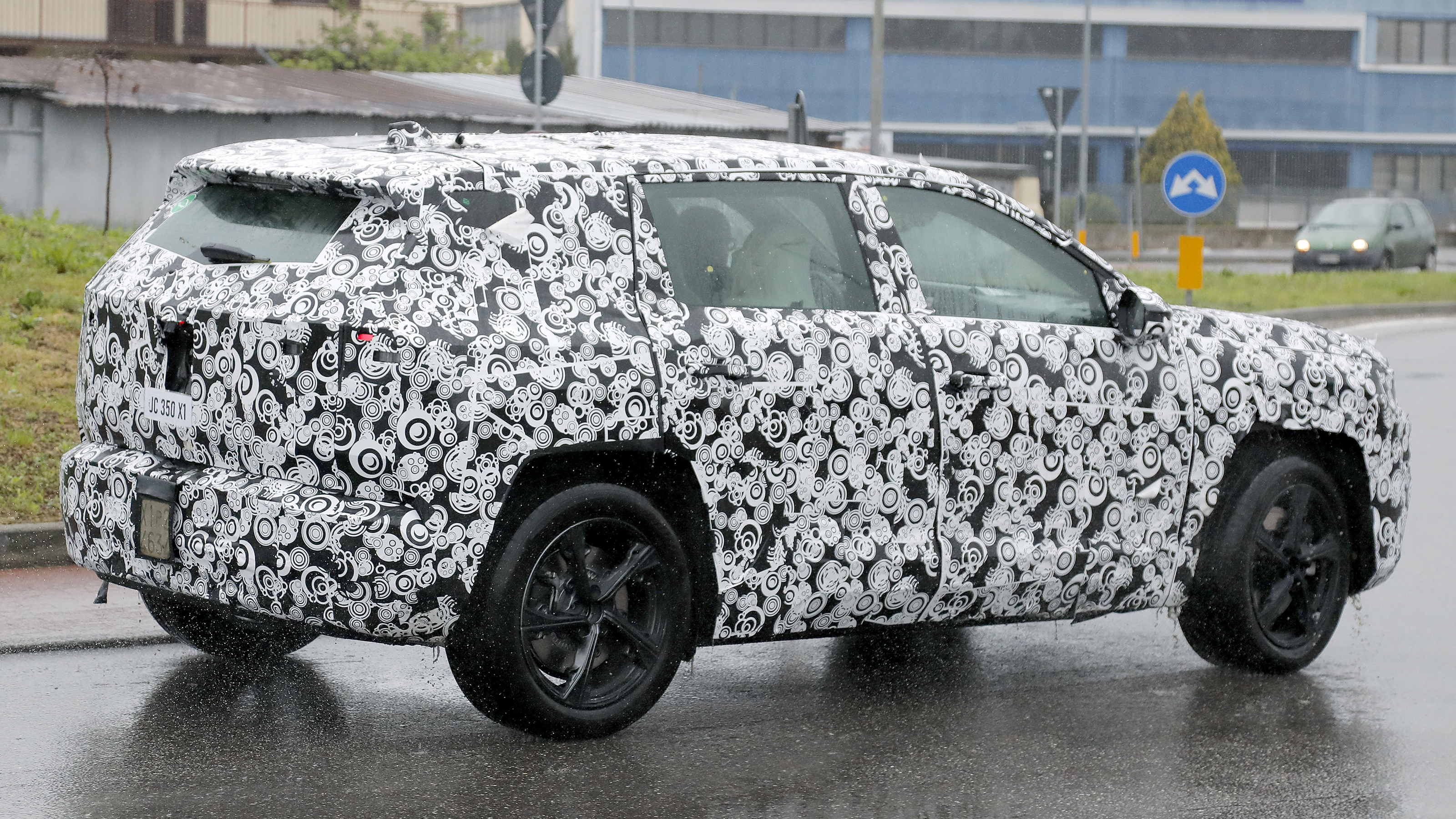 Jeep Compass - rear angled