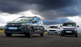 Dacia Jogger vs Toyota Proace City Verso vs Ford Tourneo Connect - group tracking shot