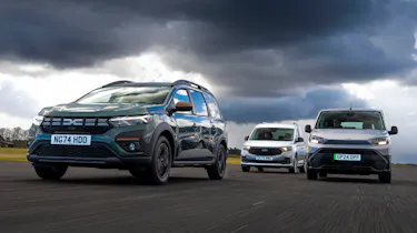 Dacia Jogger vs Toyota Proace City Verso vs Ford Tourneo Connect - group tracking shot