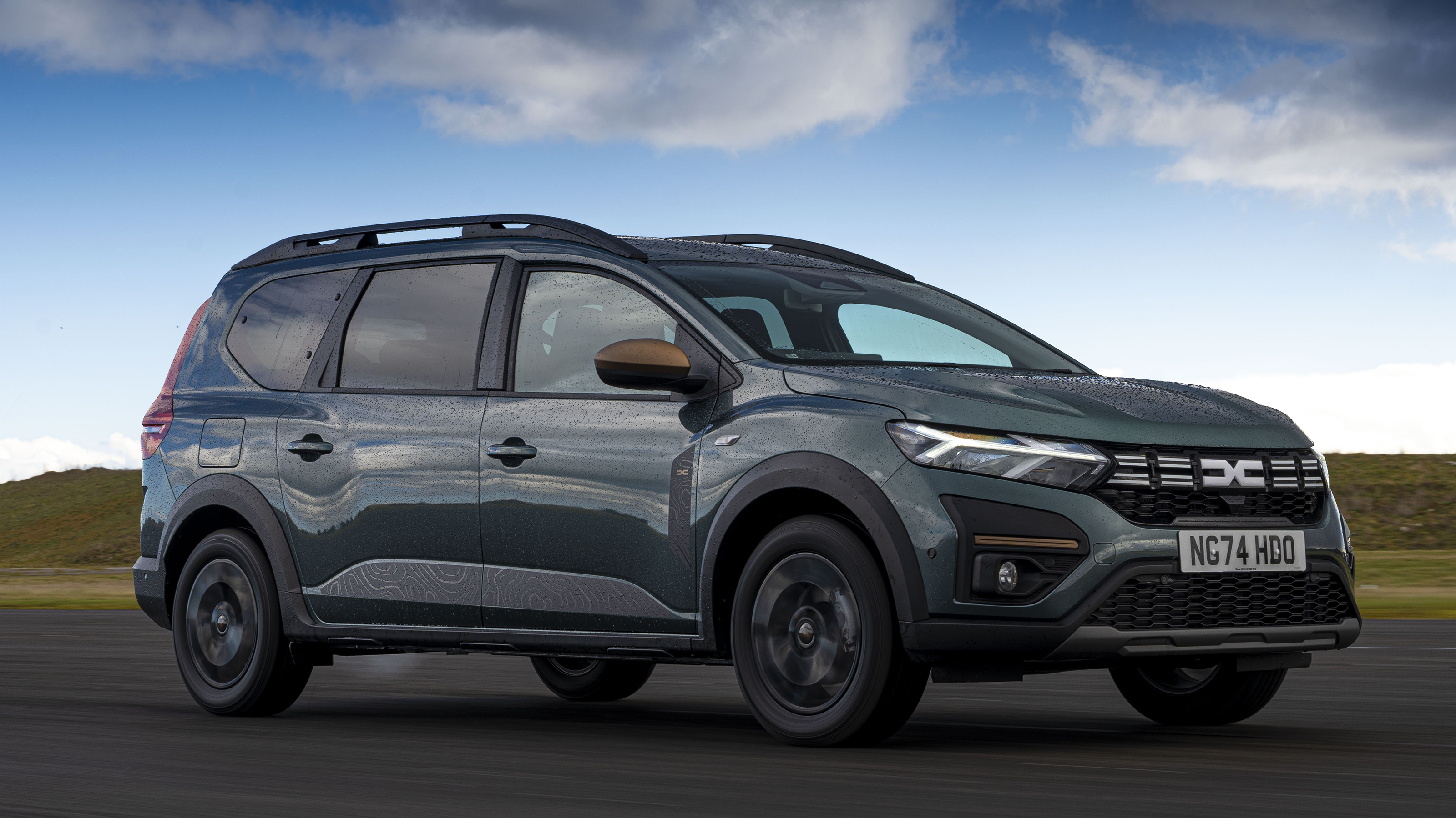 Dacia Jogger - front tracking 
