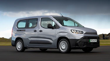 Toyota Proace City Verso - front tracking