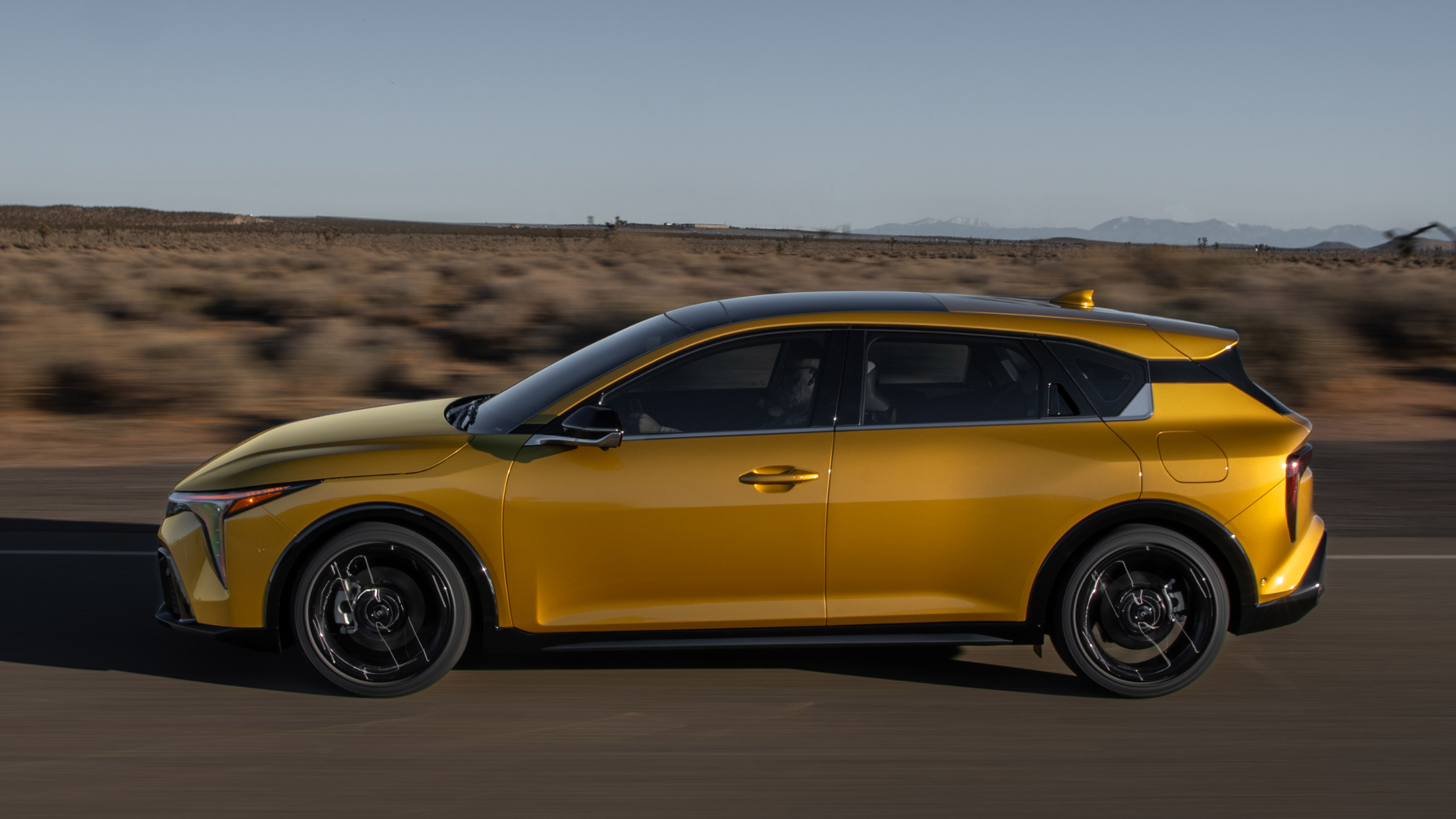 Kia K4 hatch - side
