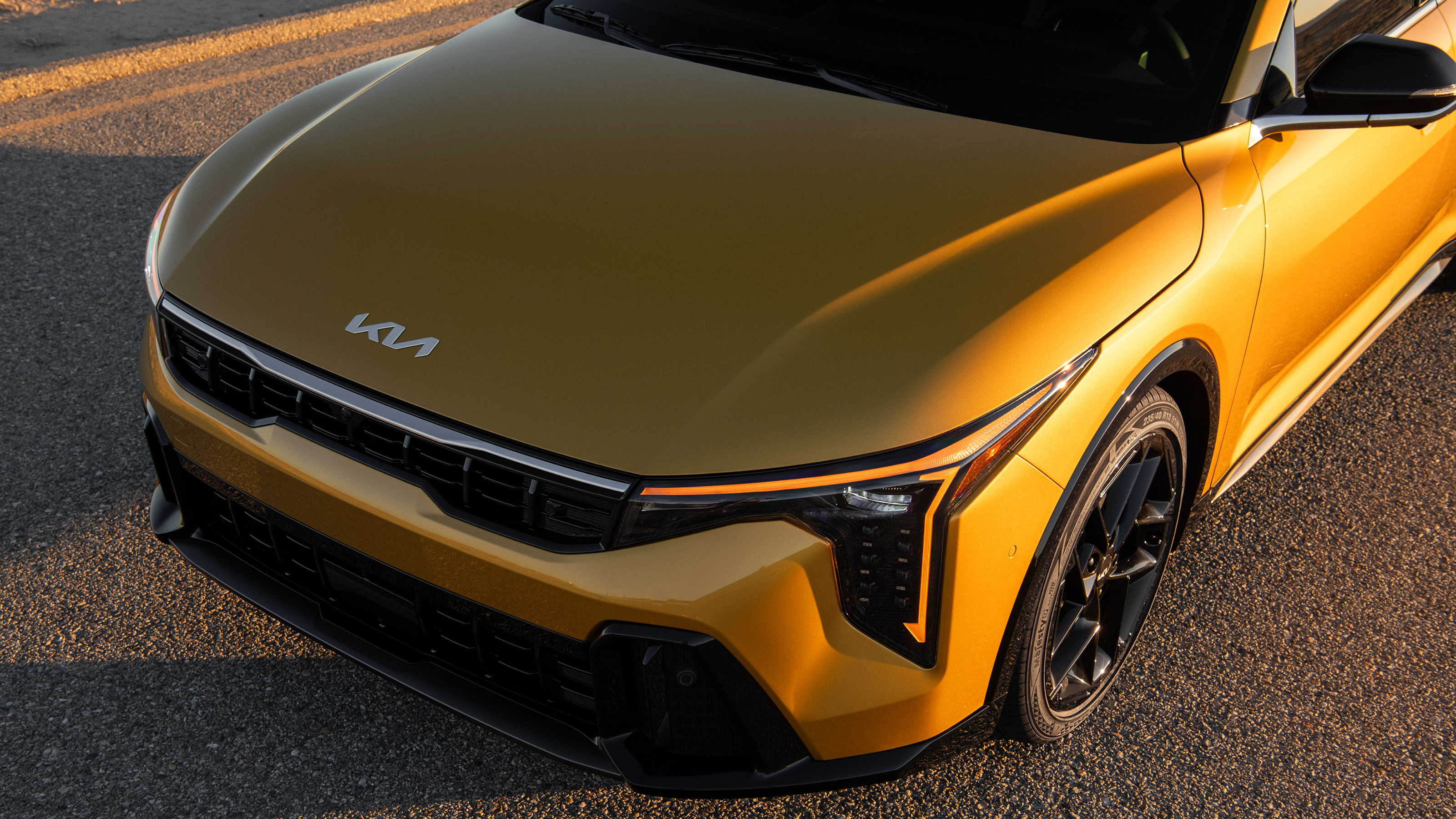 Kia K4 hatch - front detail