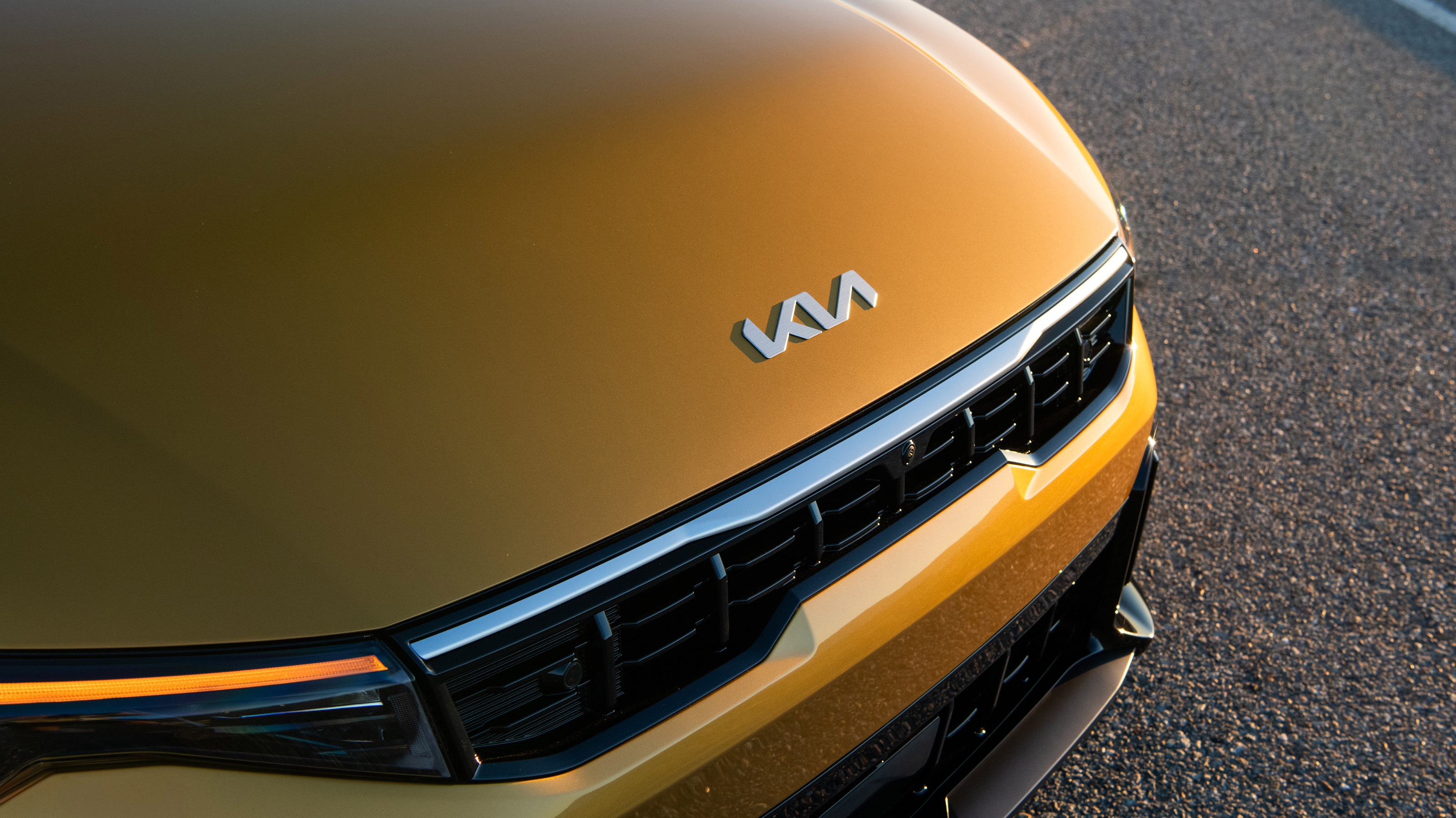 Kia K4 hatch - front badge