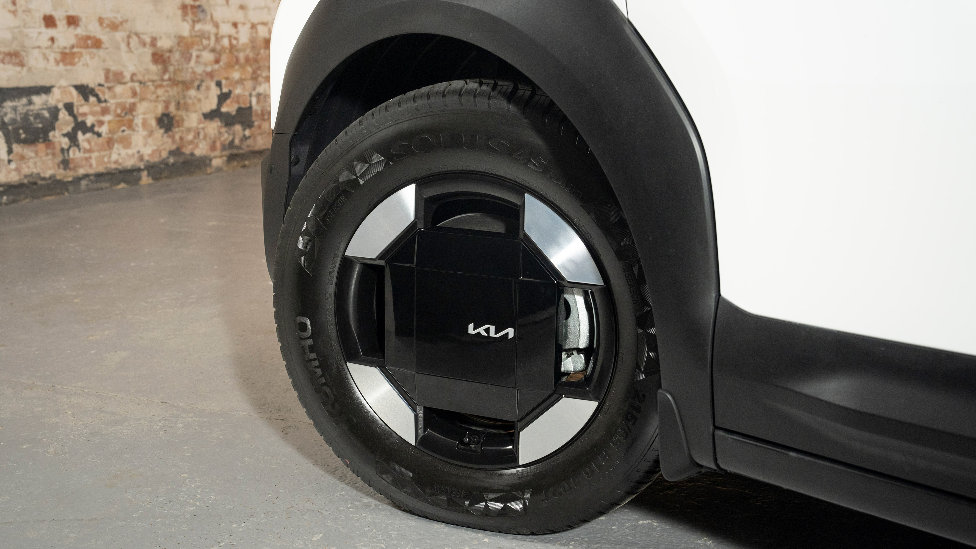Kia PV5 Cargo - wheel