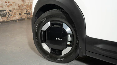 Kia PV5 Cargo - wheel