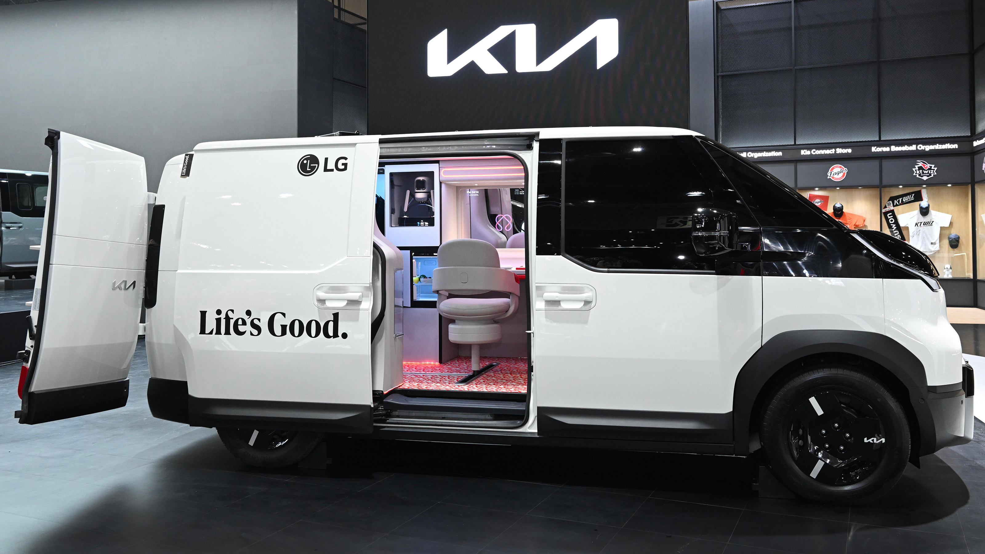 Kia PV5 Spielraum concept - side profile