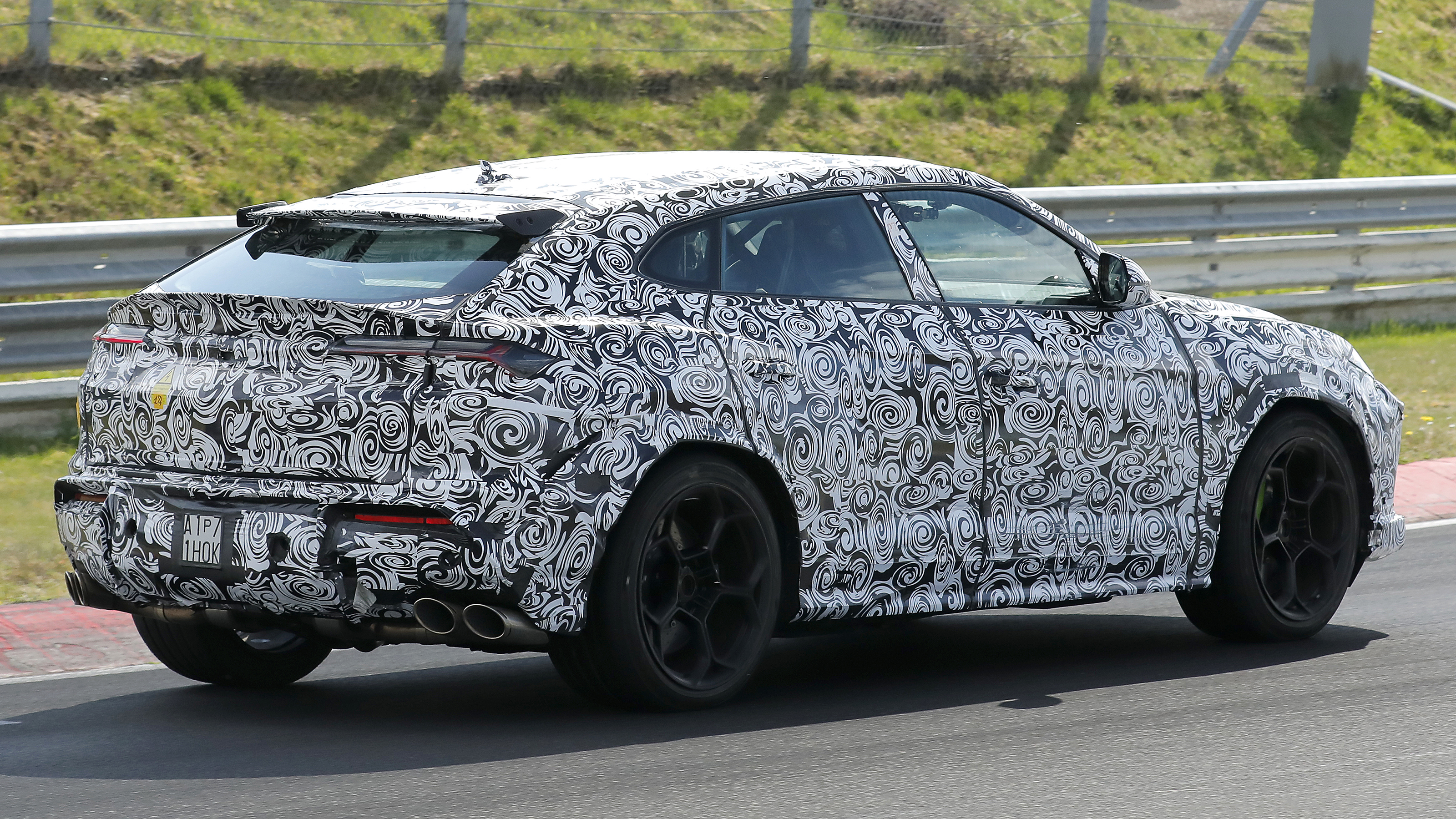 Lamborghini Urus Performante hybrid - rear 3/4