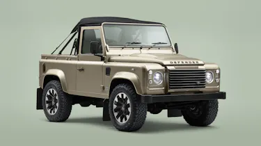 Land Rover Defender Soft Top - front 3/4 static