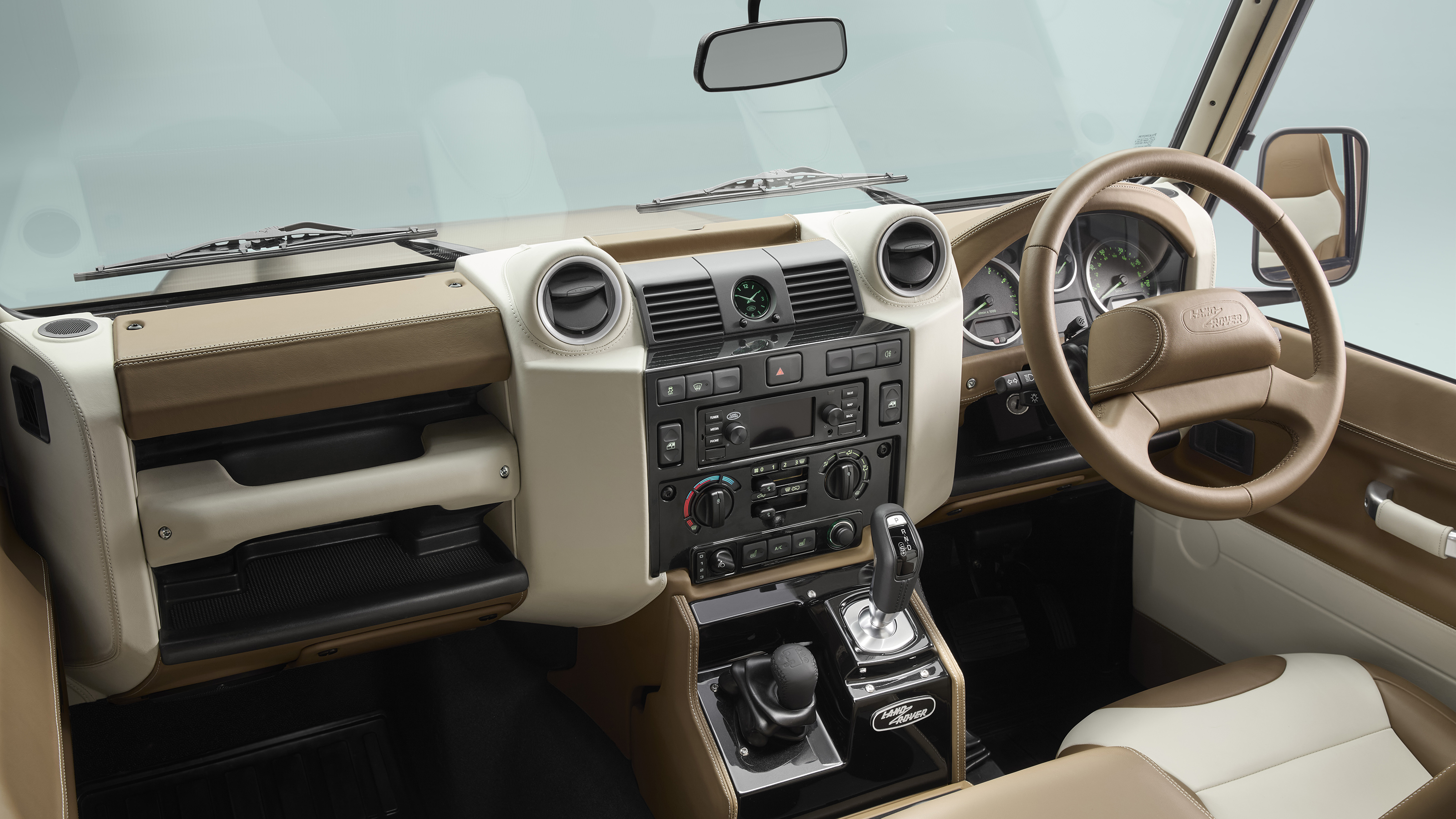 Land Rover Defender Soft Top - dashboard